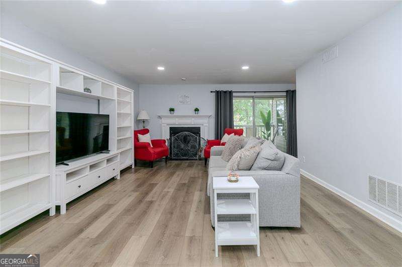 3058 Westwood Way Property Photo 6