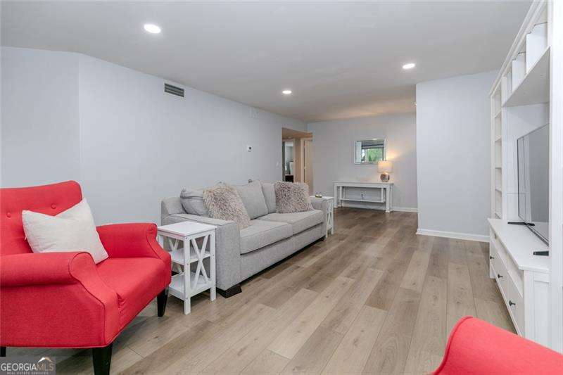 3058 Westwood Way Property Photo 8