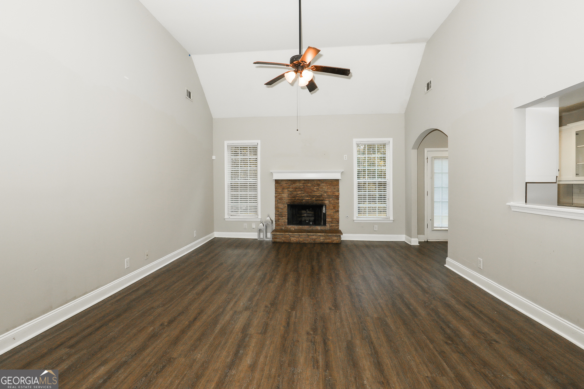 140 King Richard Drive Property Photo 2