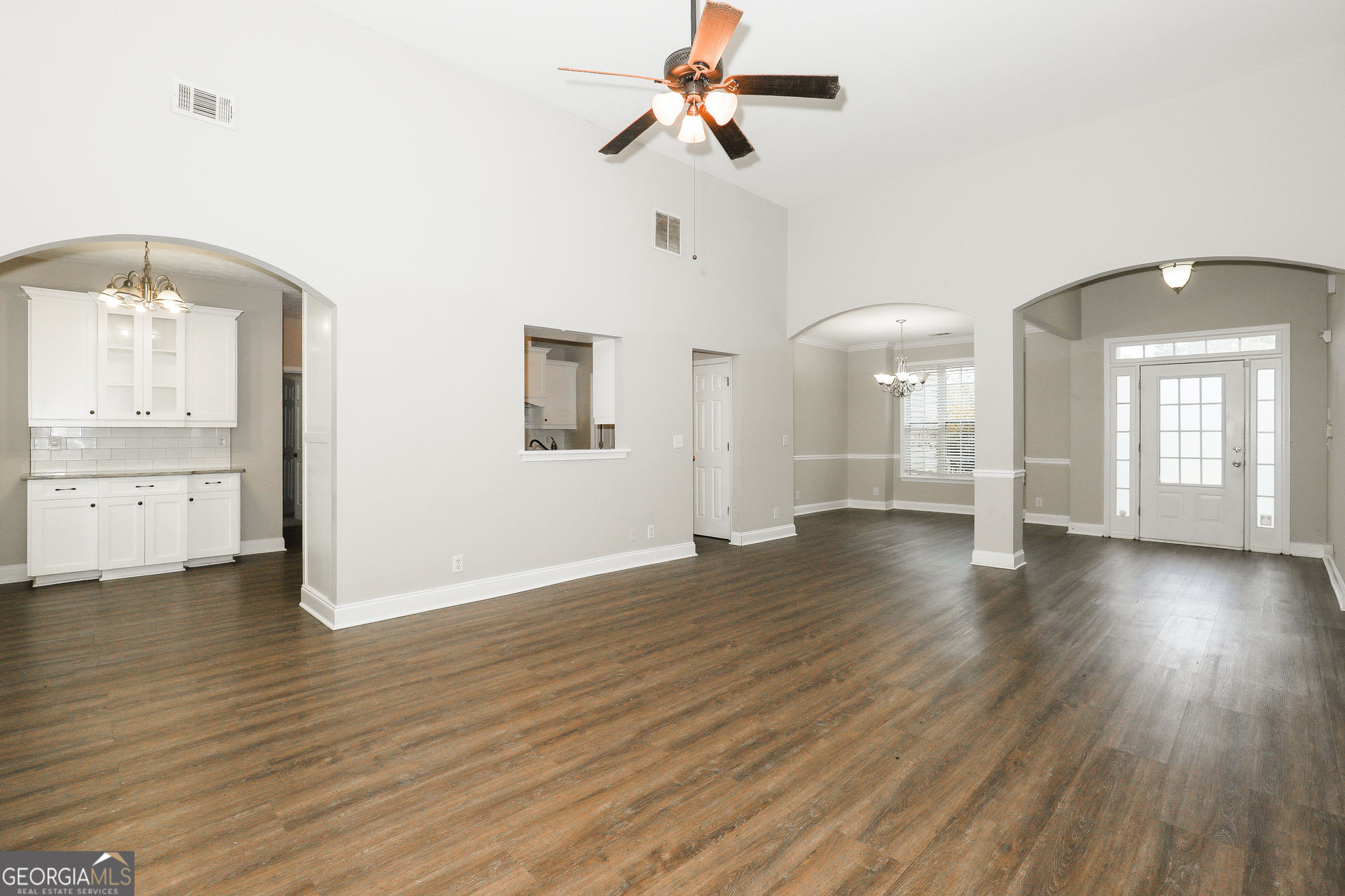 140 King Richard Drive Property Photo 3