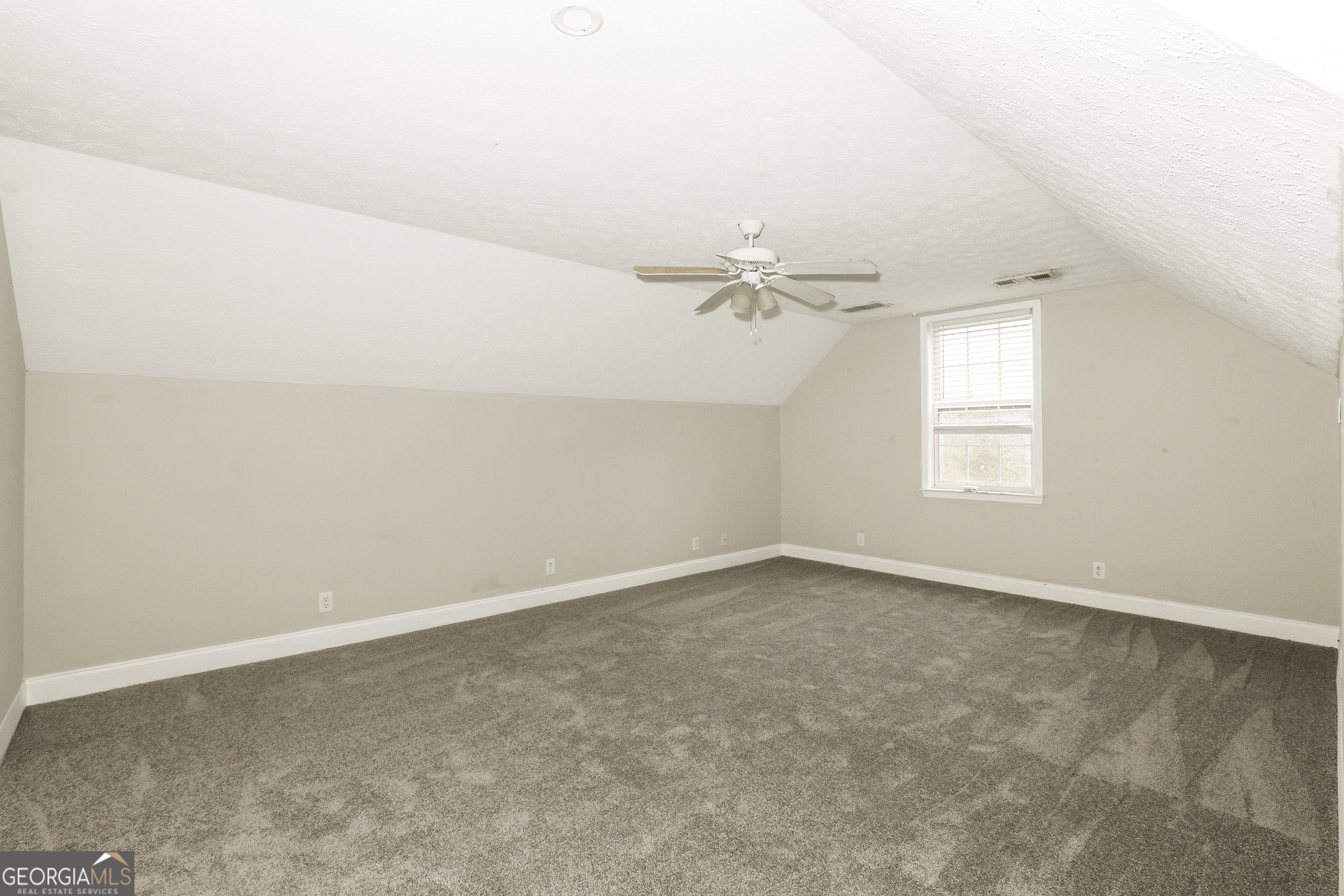 140 King Richard Drive Property Photo 8