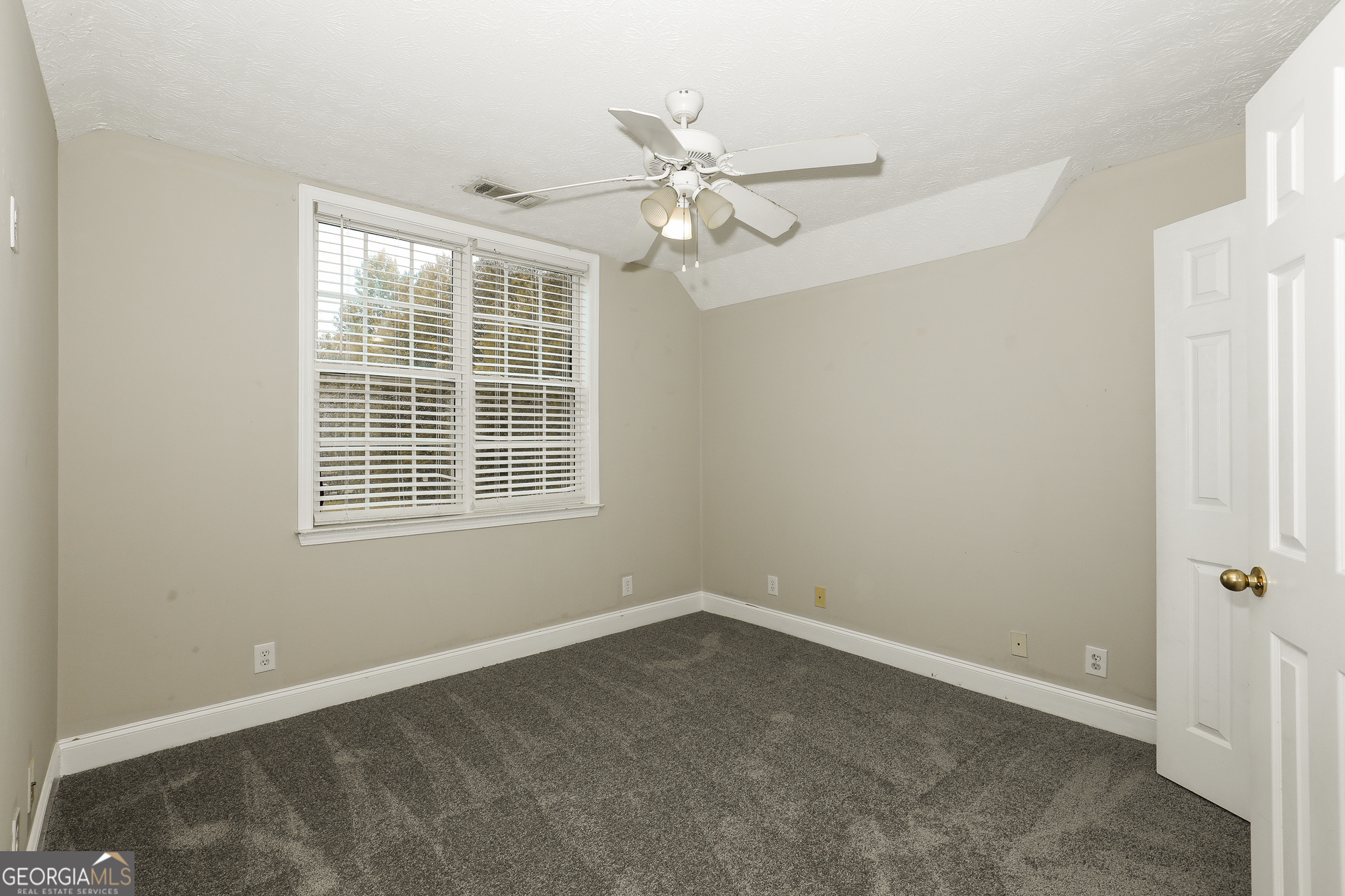 140 King Richard Drive Property Photo 12