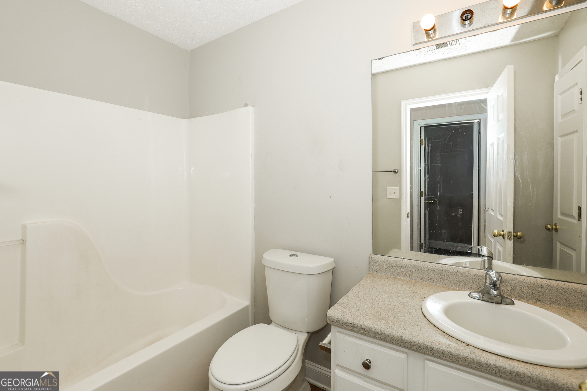 140 King Richard Drive Property Photo 17
