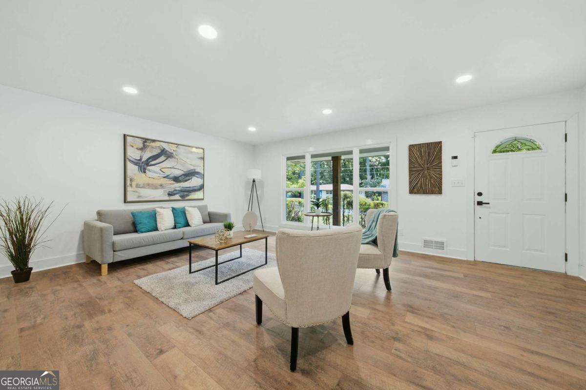 2682 Westchester Drive Property Photo 4