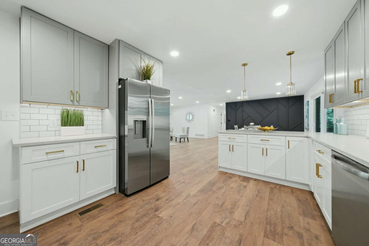 2682 Westchester Drive Property Photo 11