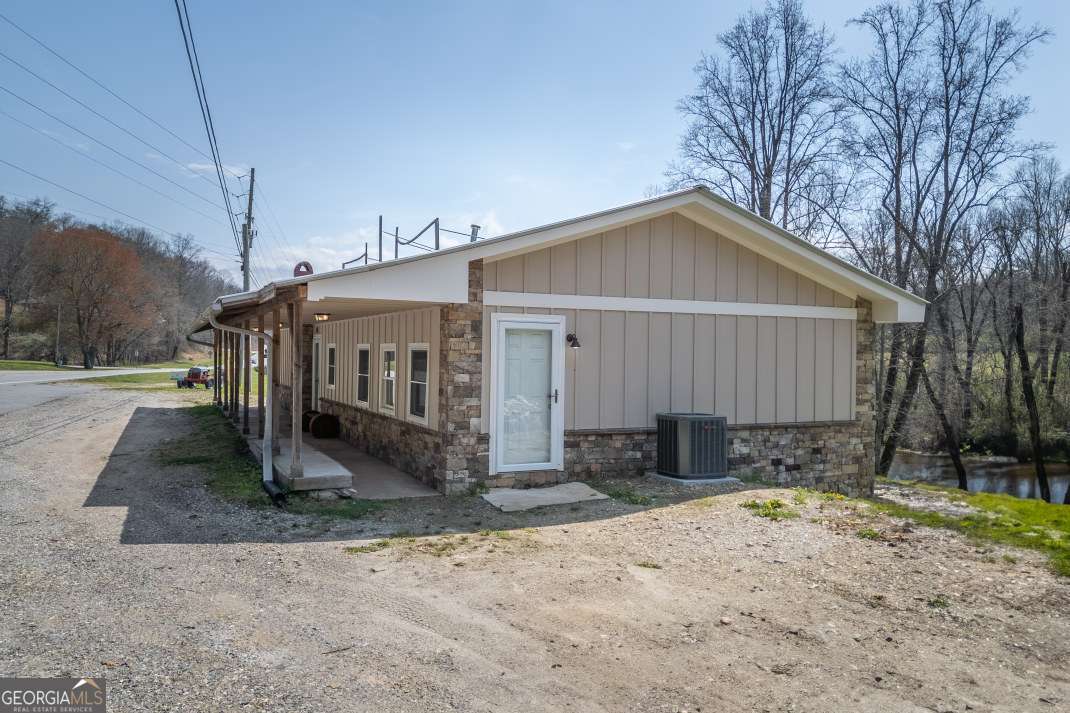 4494 Gainesville Highway Property Photo 11