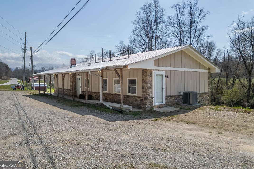 4494 Gainesville Highway Property Photo 13