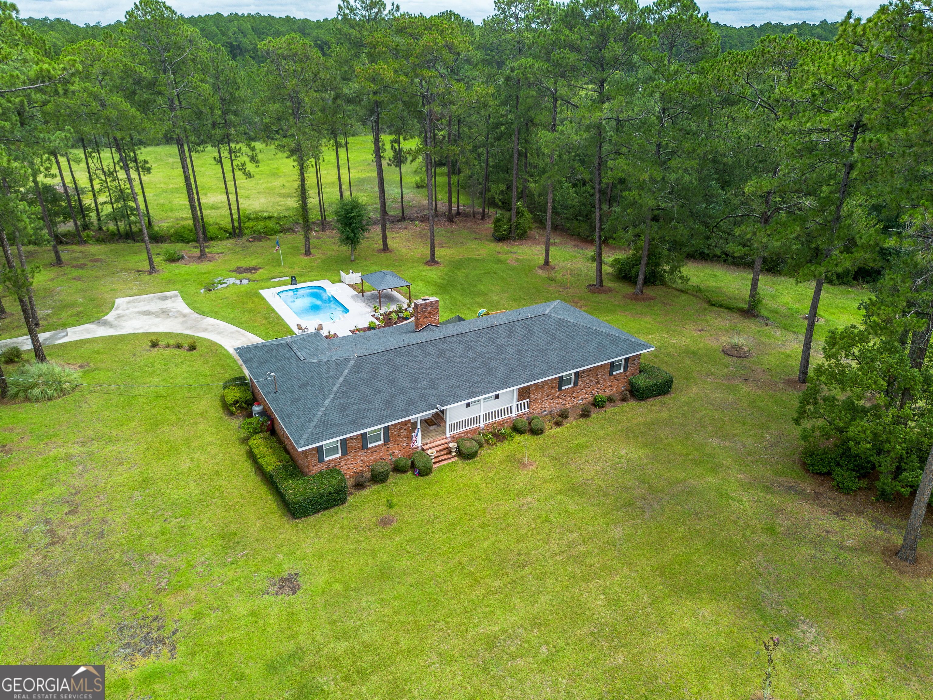 5486 Bowen Road Property Photo 1