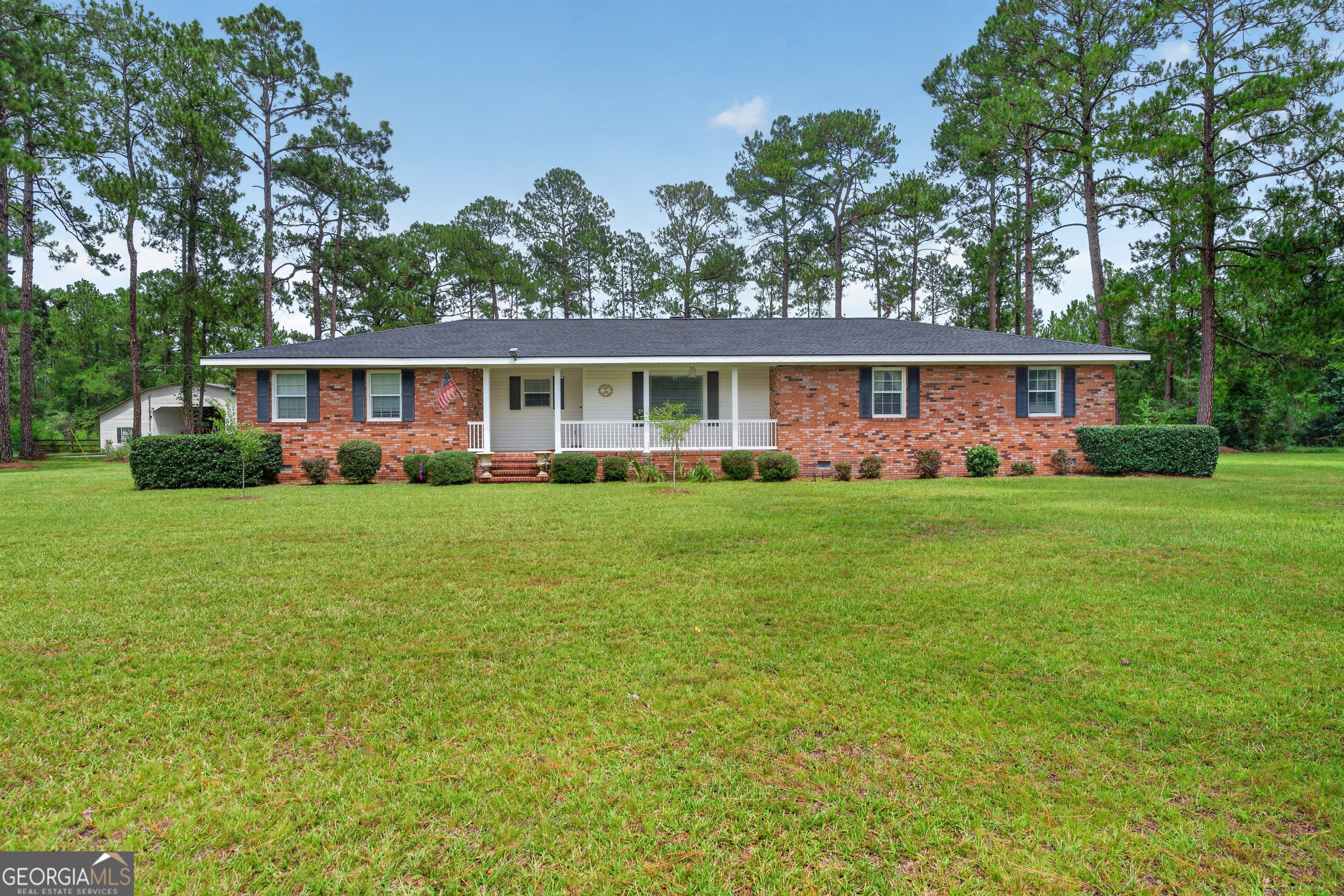 5486 Bowen Road Property Photo 2