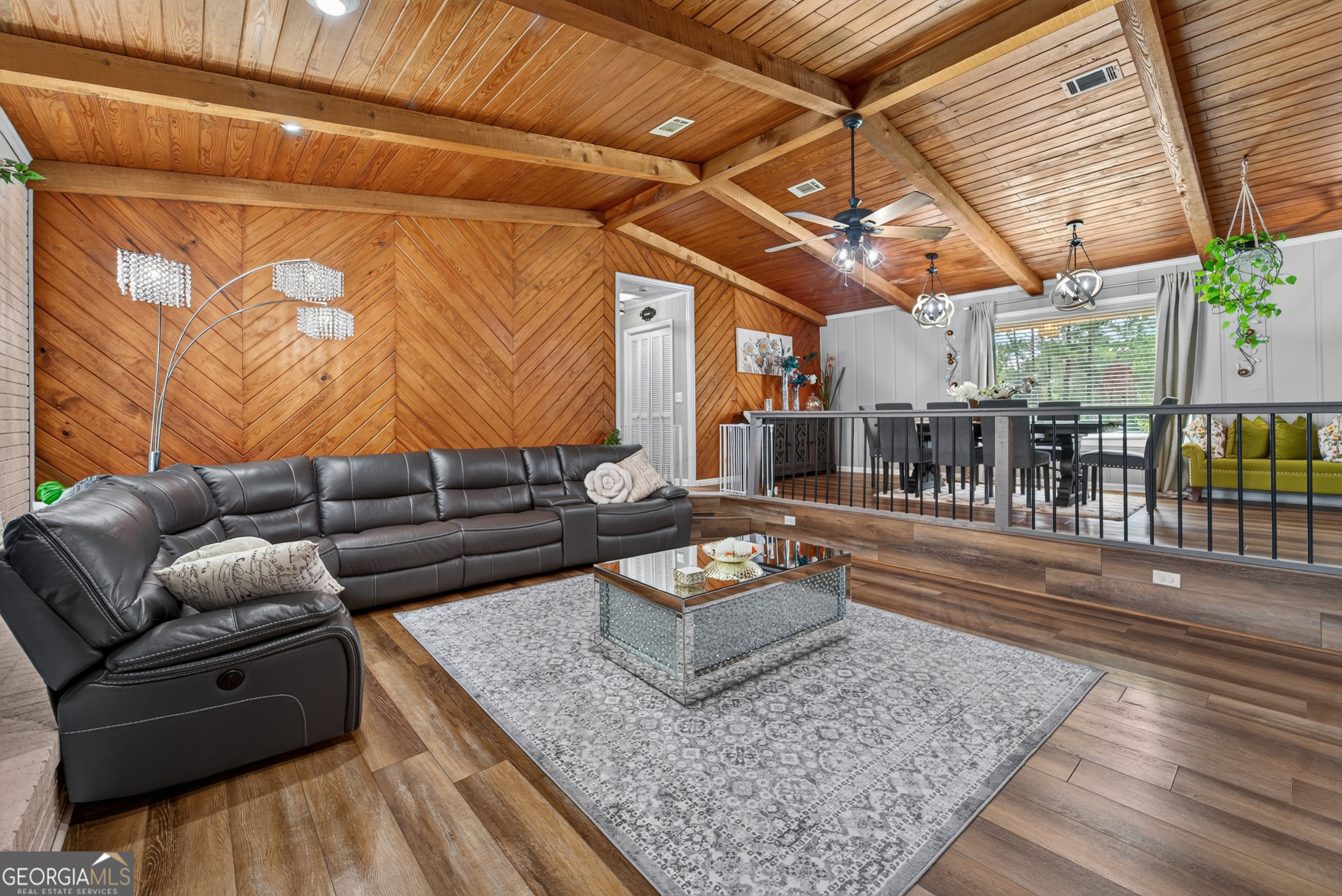 5486 Bowen Road Property Photo 4