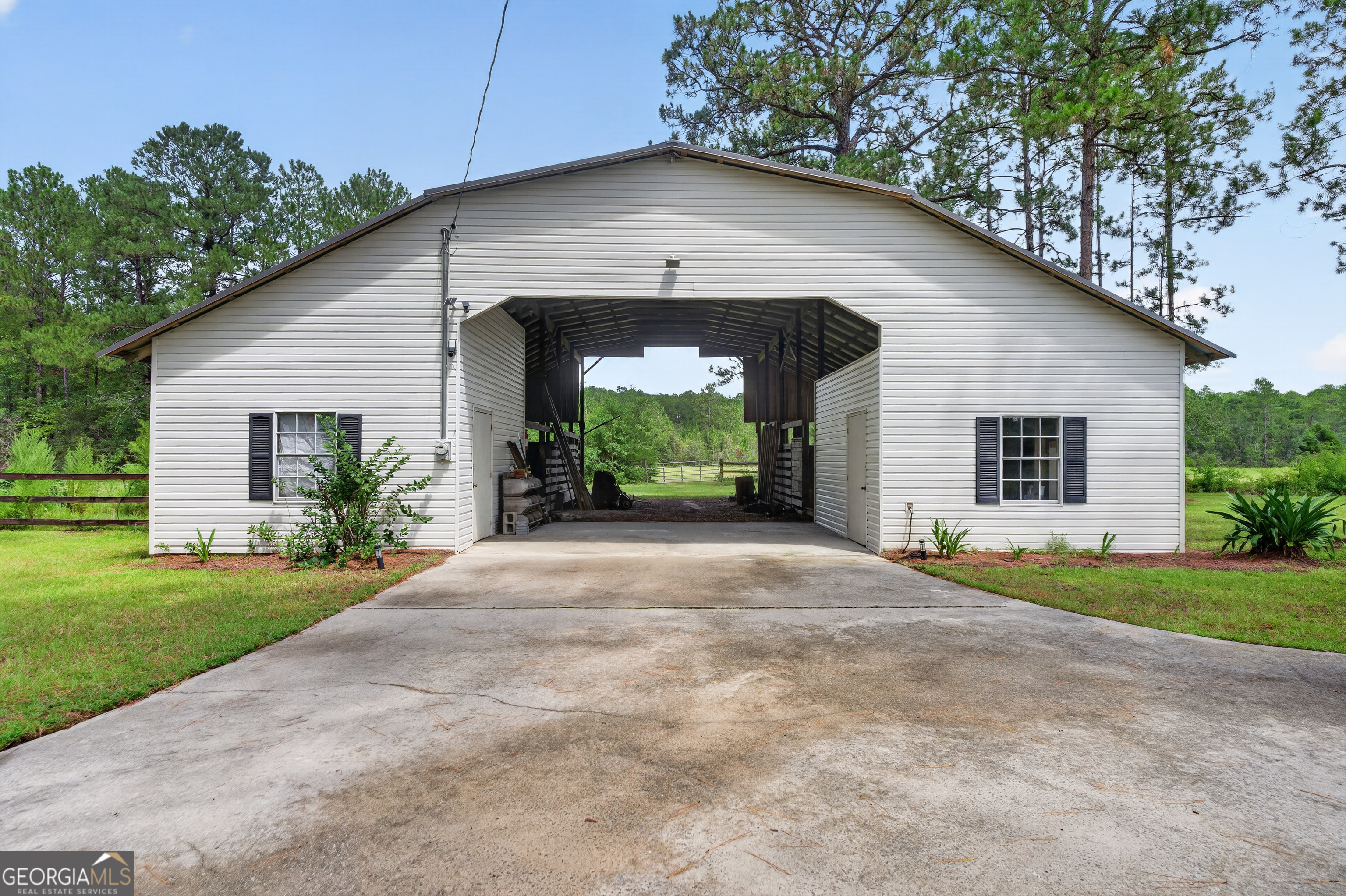 5486 Bowen Road Property Photo 5