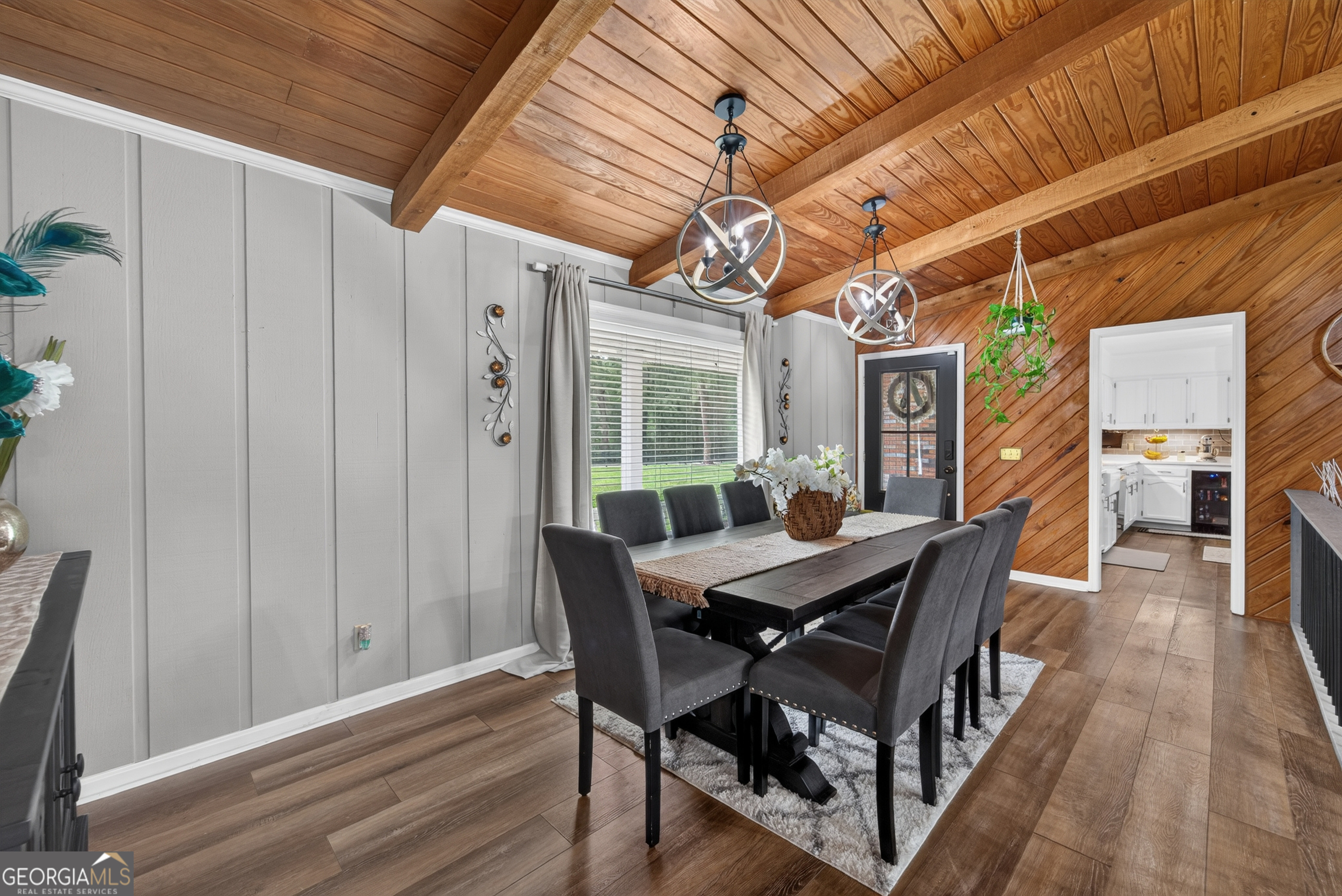 5486 Bowen Road Property Photo 10
