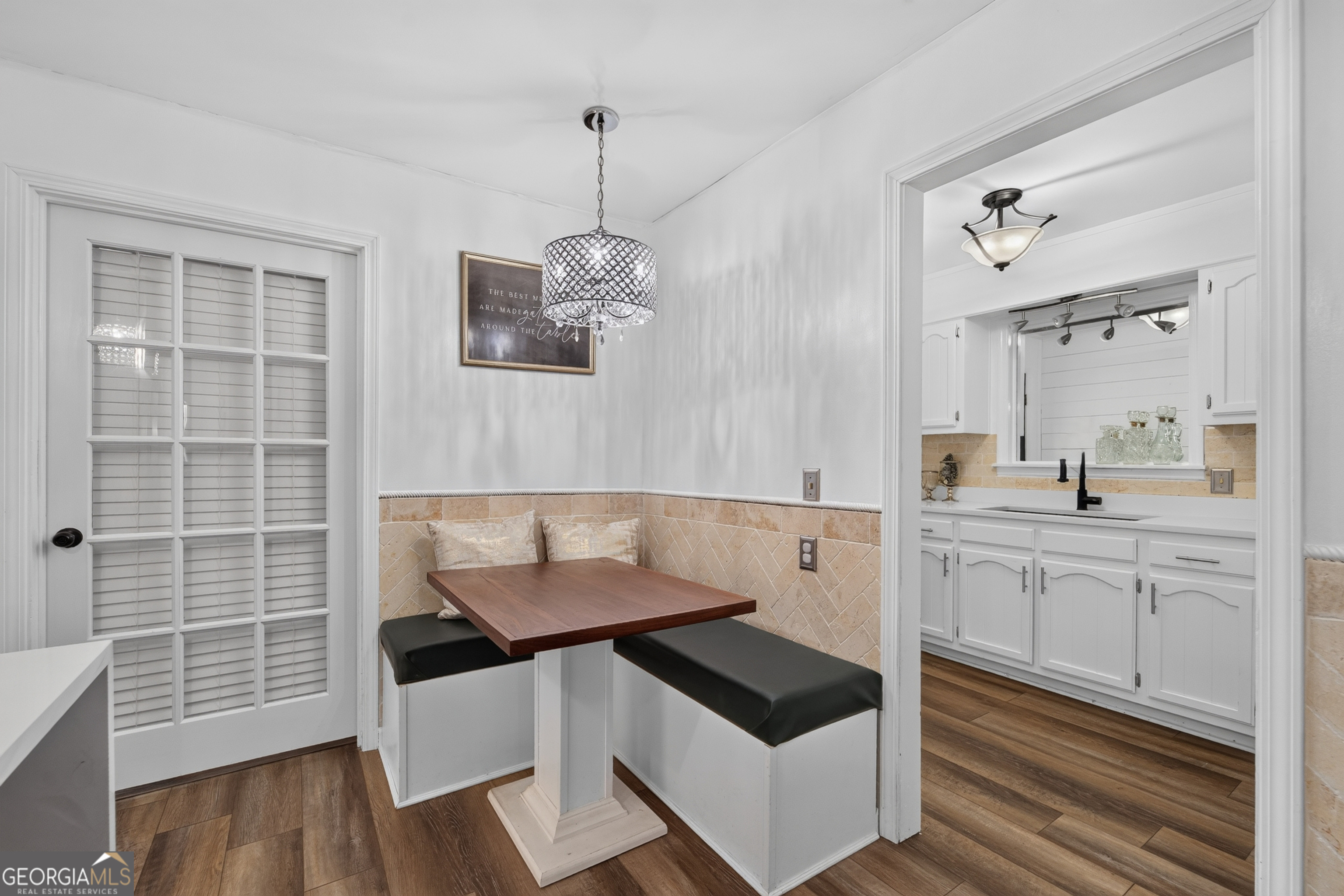 5486 Bowen Road Property Photo 11