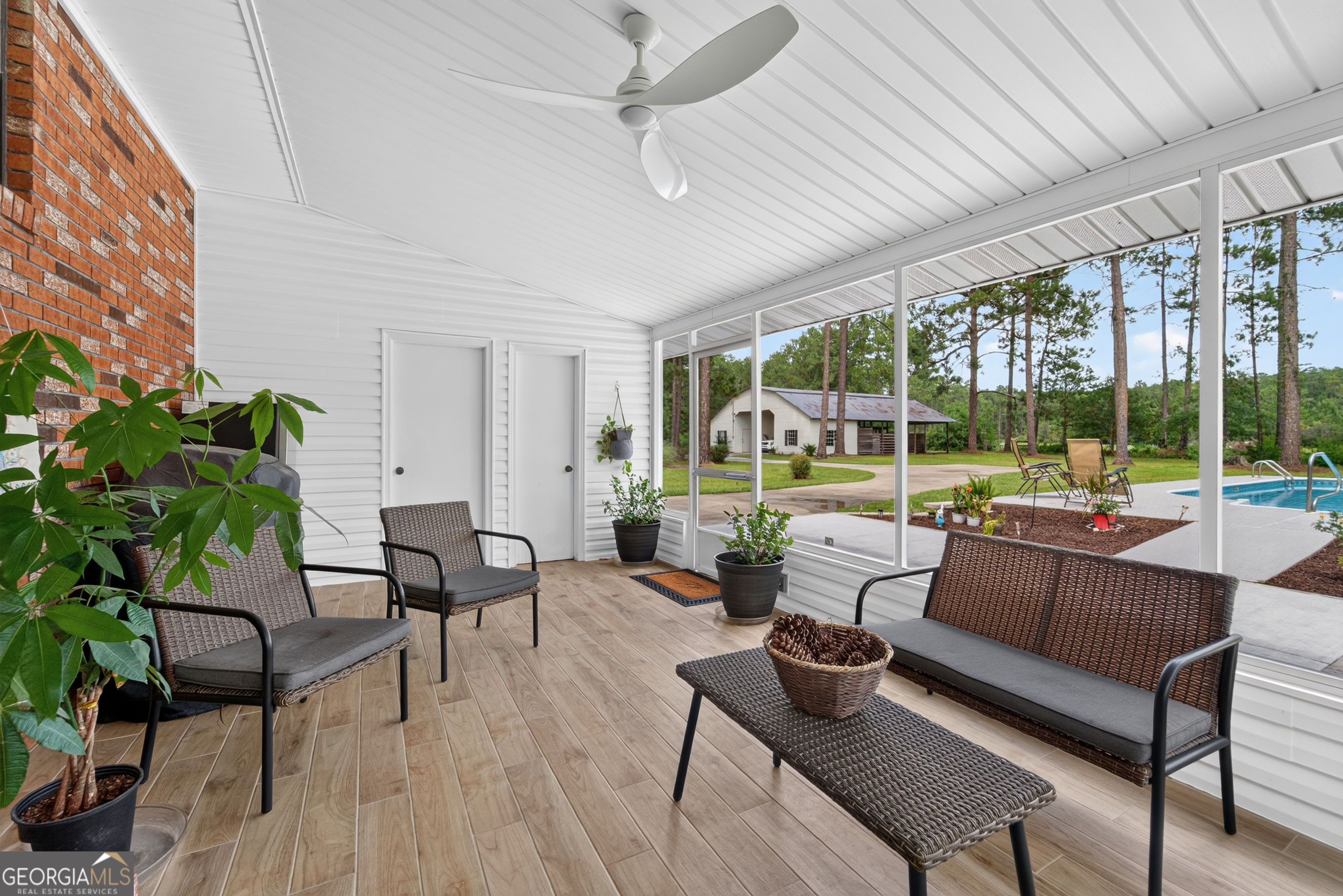 5486 Bowen Road Property Photo 37