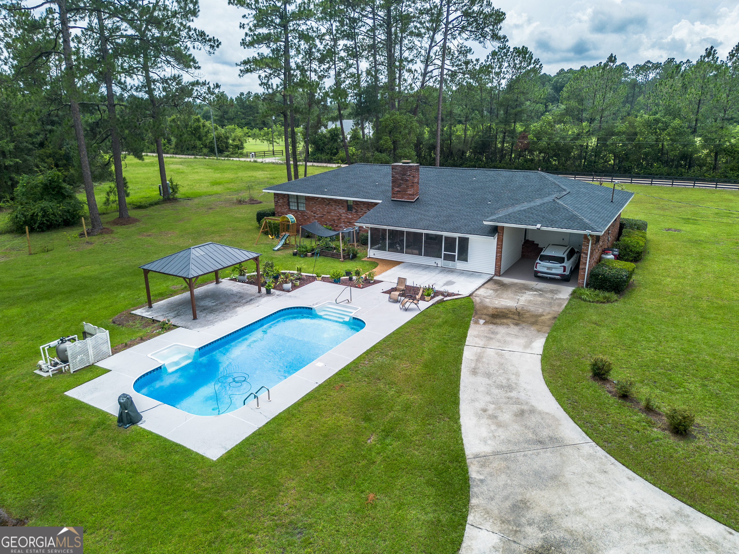 5486 Bowen Road Property Photo 43