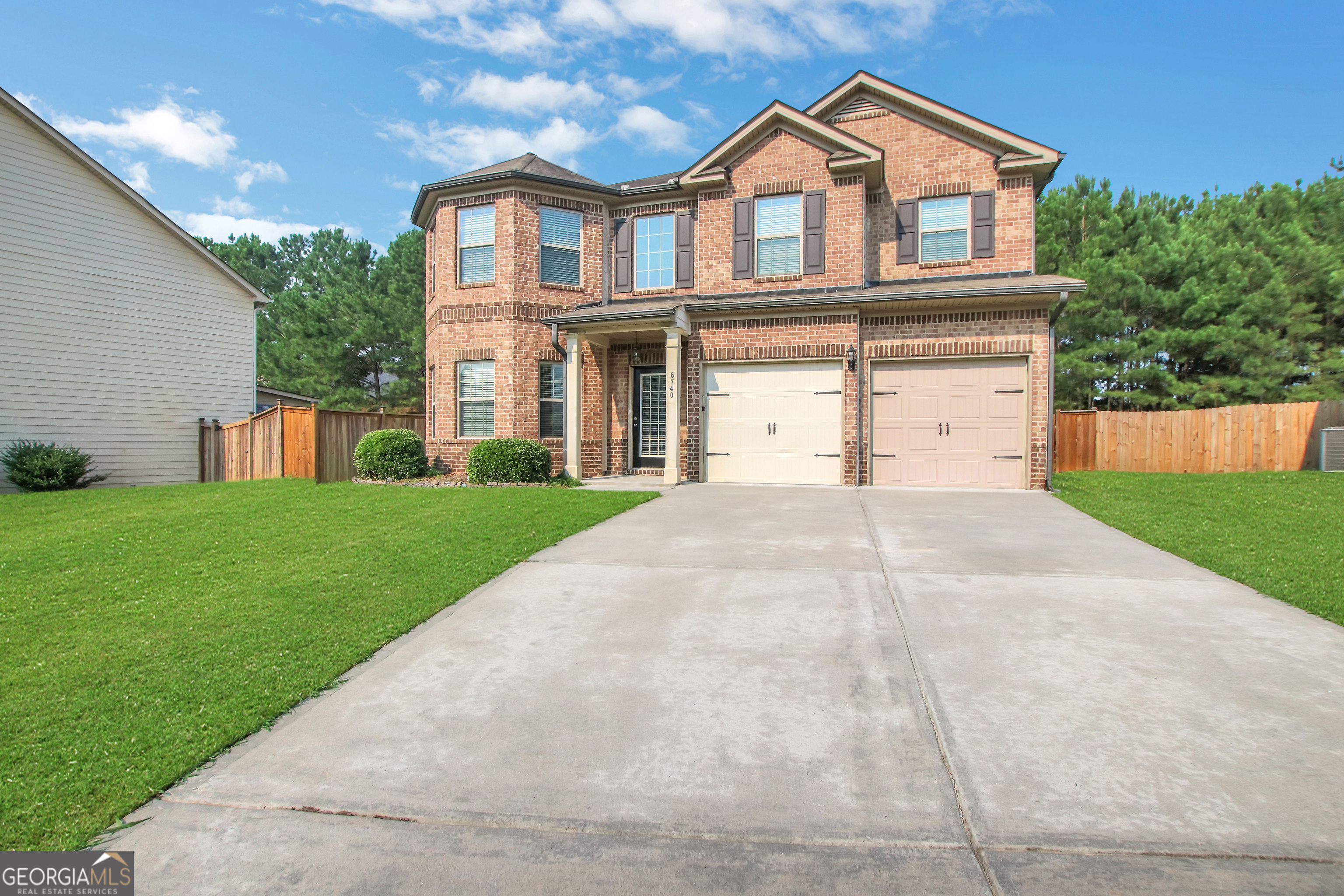 6740 Oak Hill Place Property Photo 3