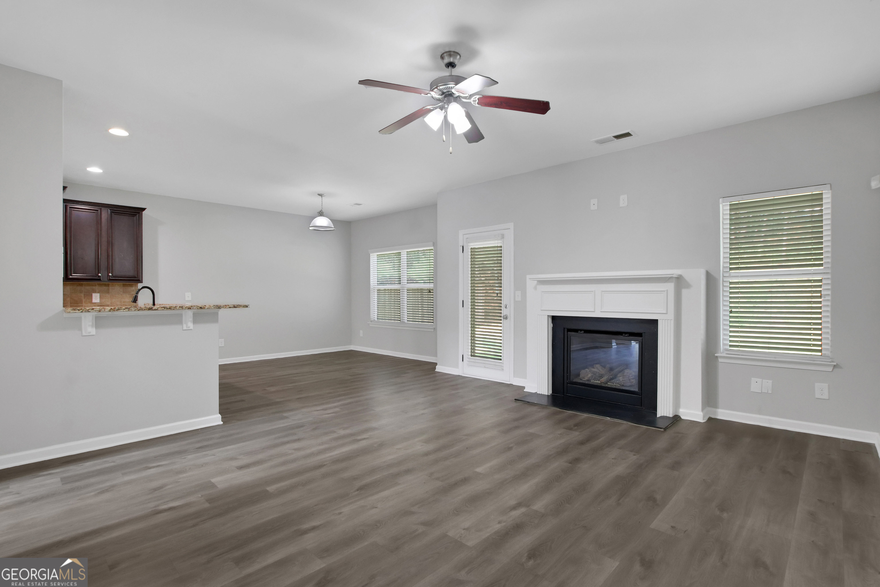 6740 Oak Hill Place Property Photo 6