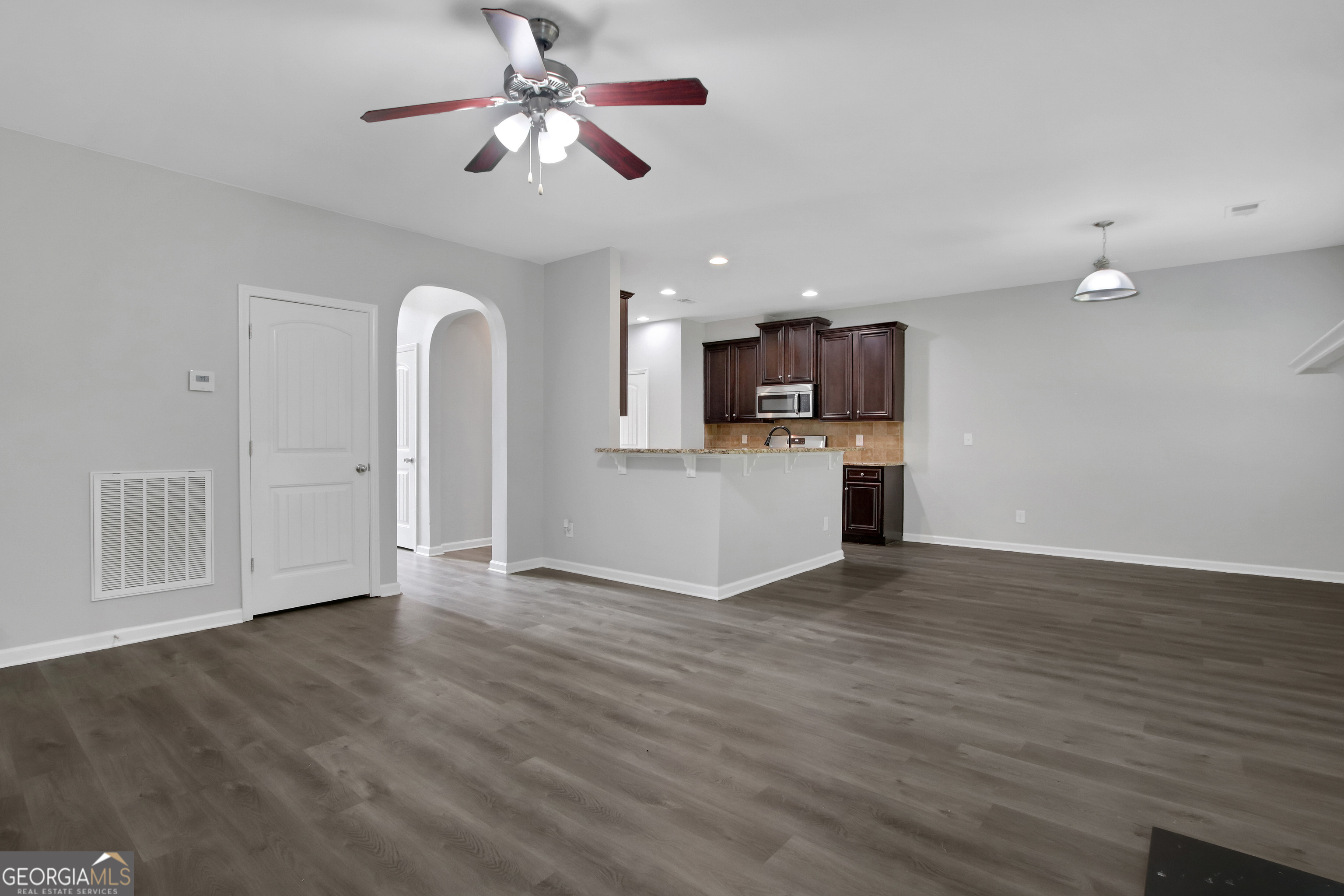 6740 Oak Hill Place Property Photo 7