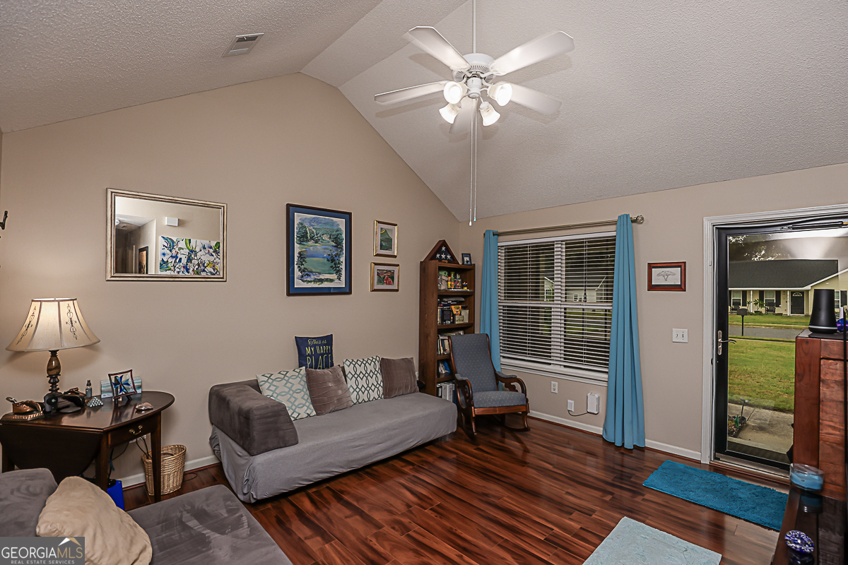 111 Reese Way Property Photo 5