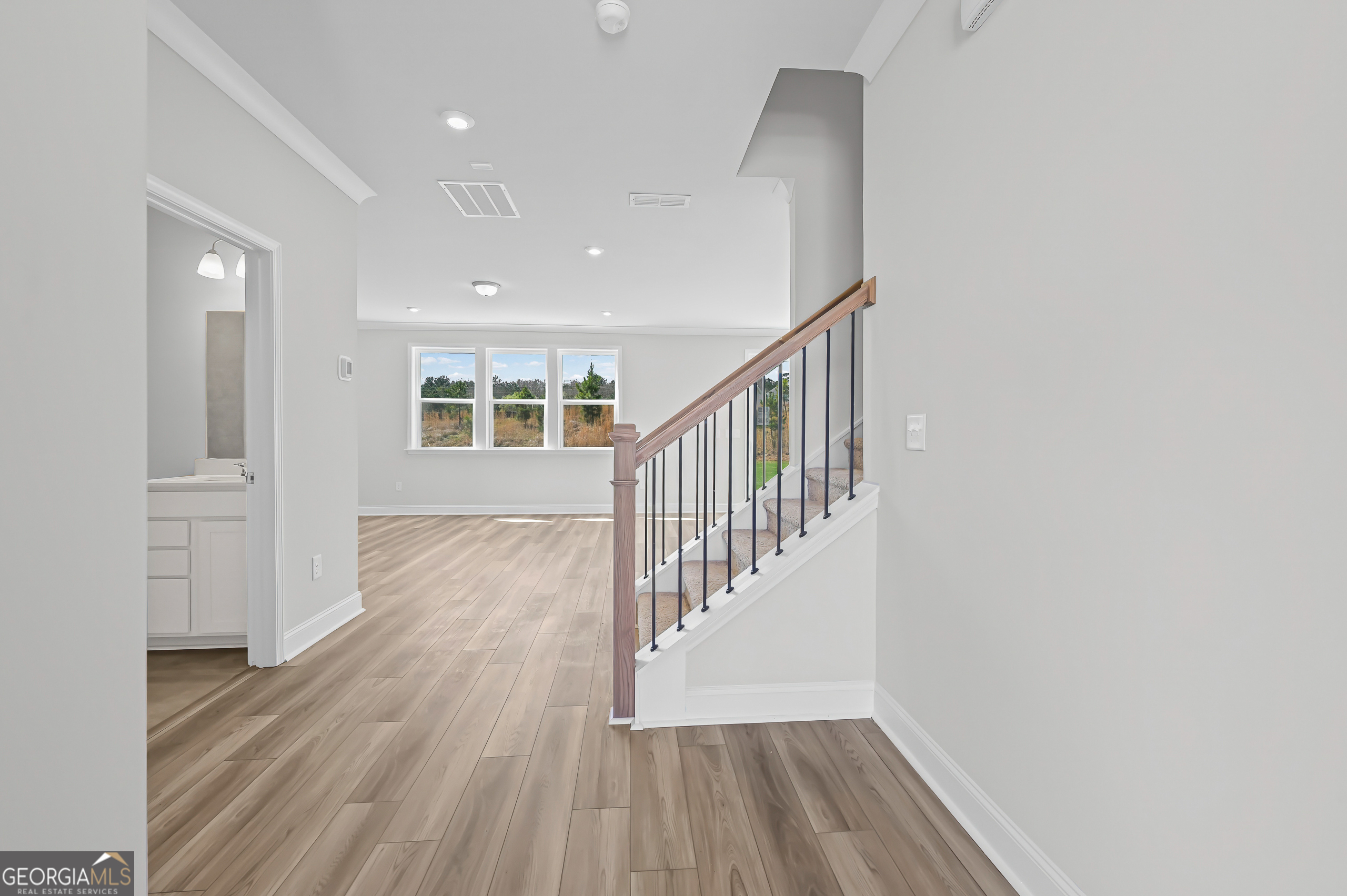 130 Kenney Way Property Photo 4