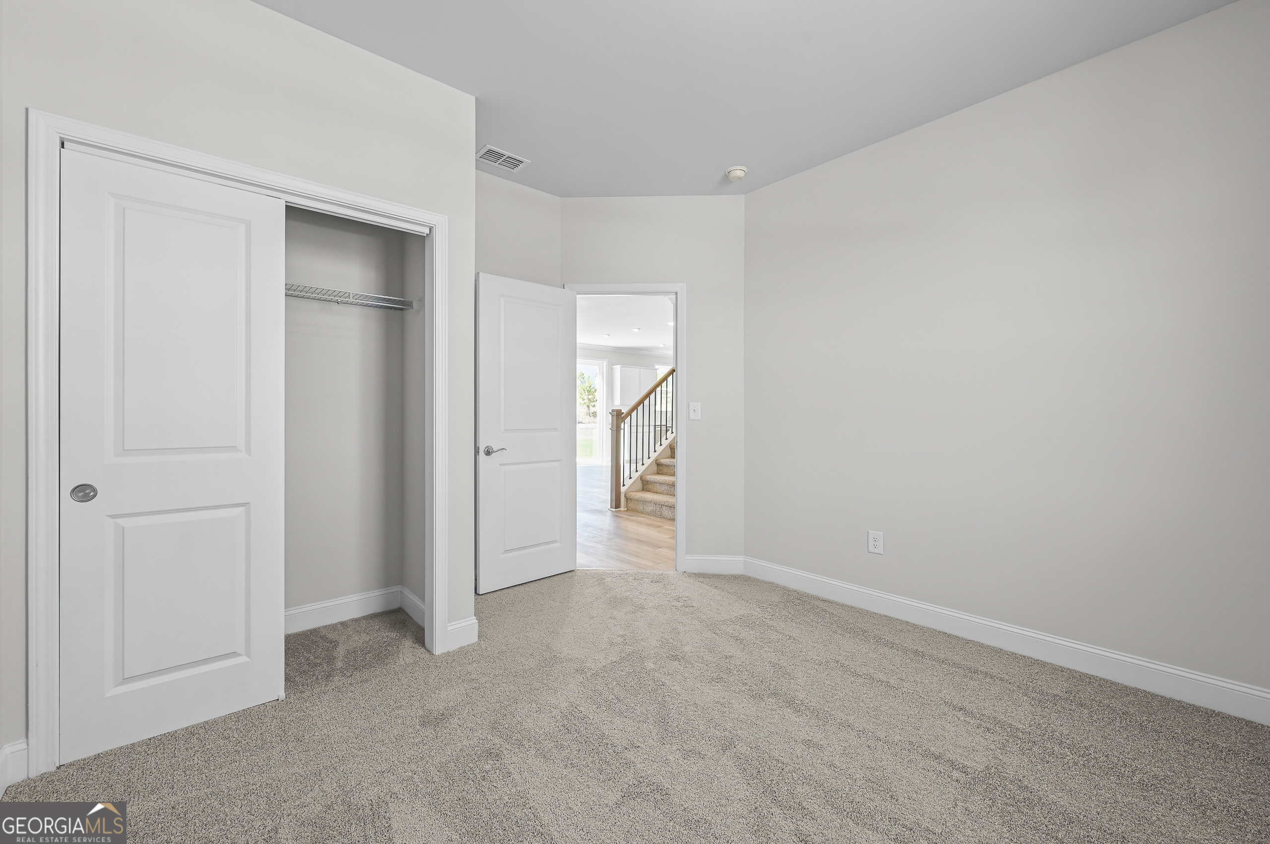 130 Kenney Way Property Photo 6