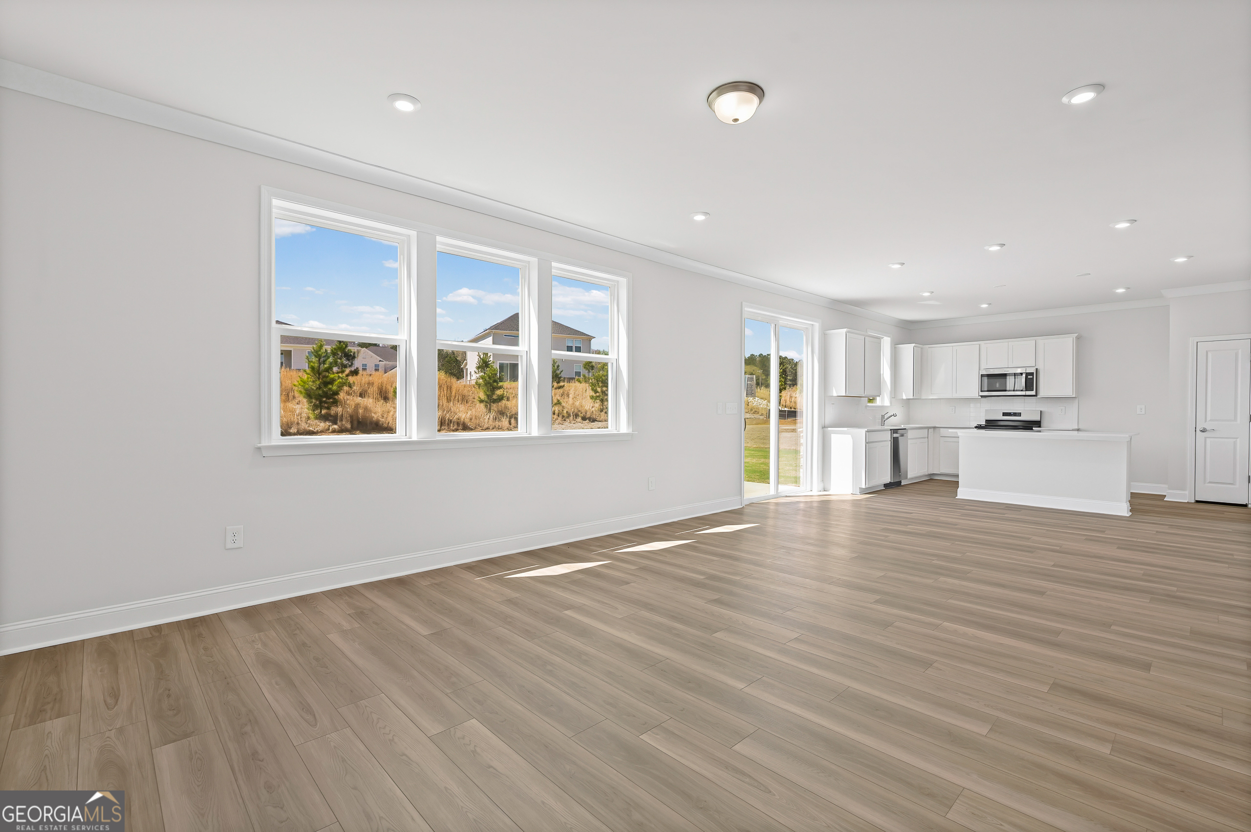 130 Kenney Way Property Photo 7