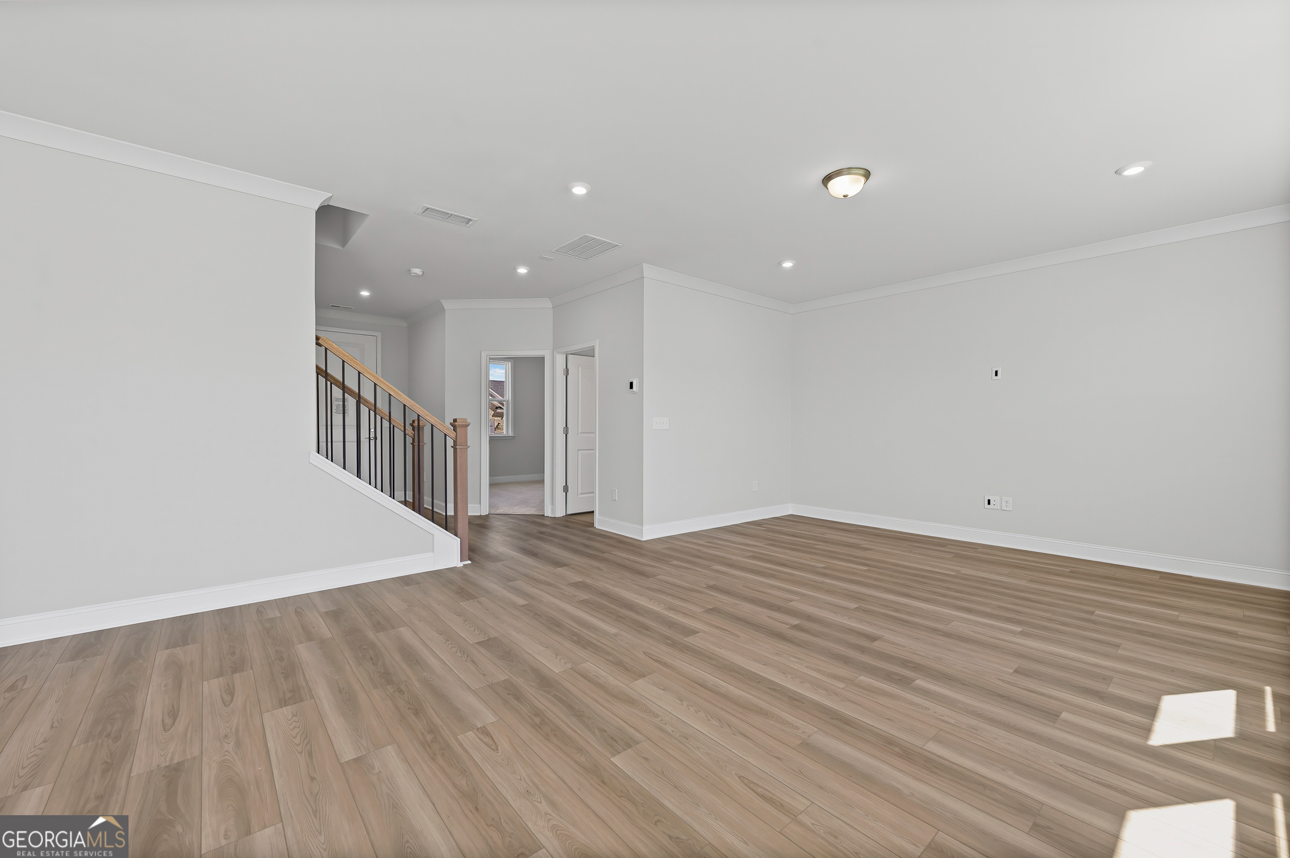 130 Kenney Way Property Photo 9