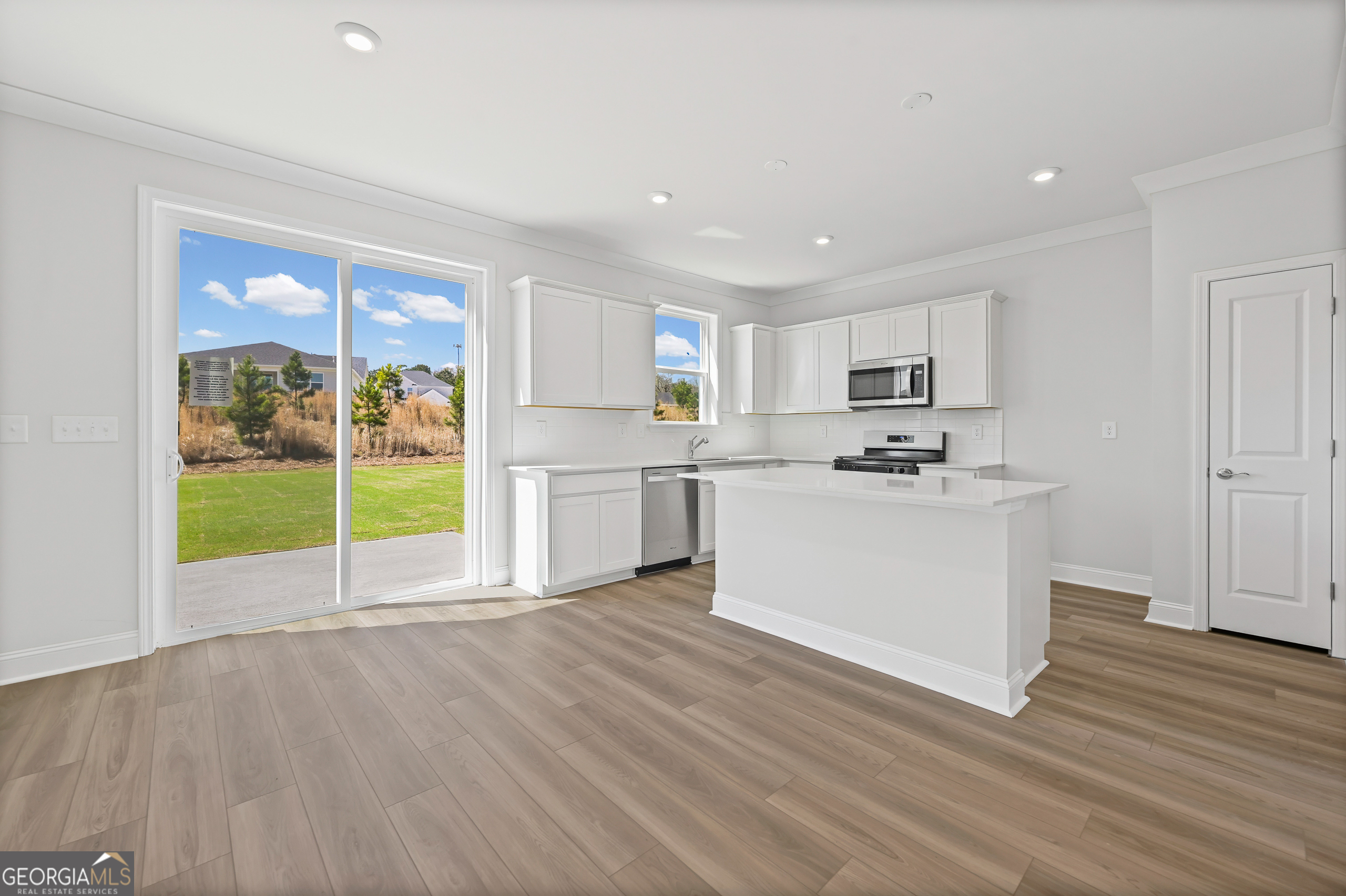 130 Kenney Way Property Photo 10