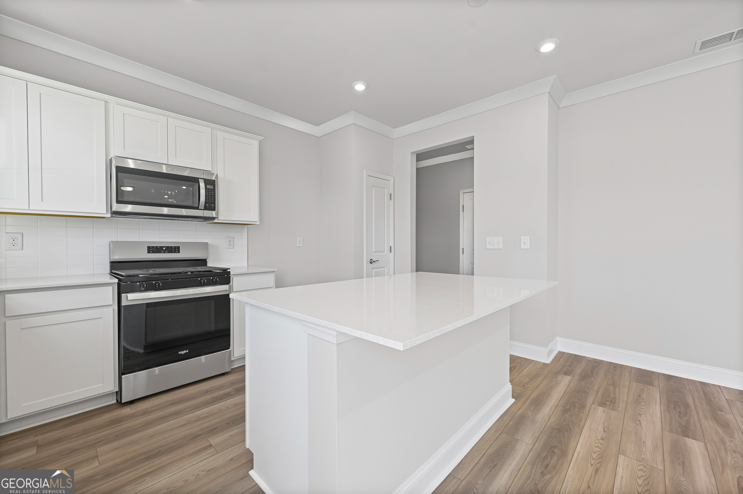 130 Kenney Way Property Photo 11