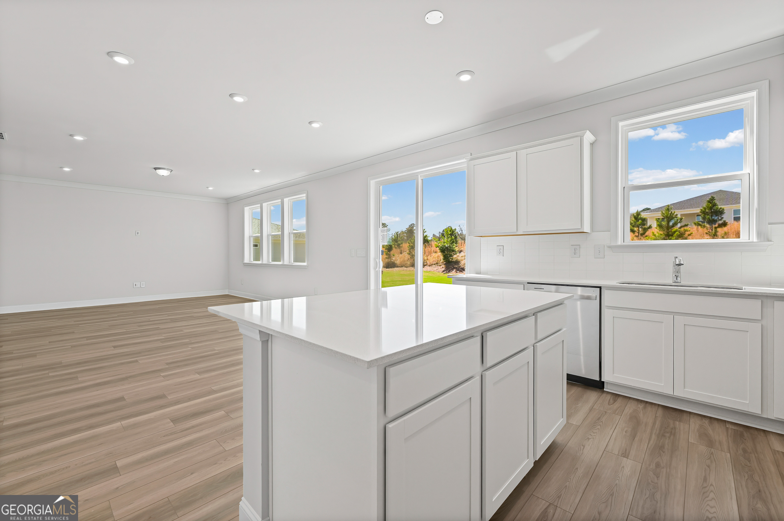 130 Kenney Way Property Photo 12