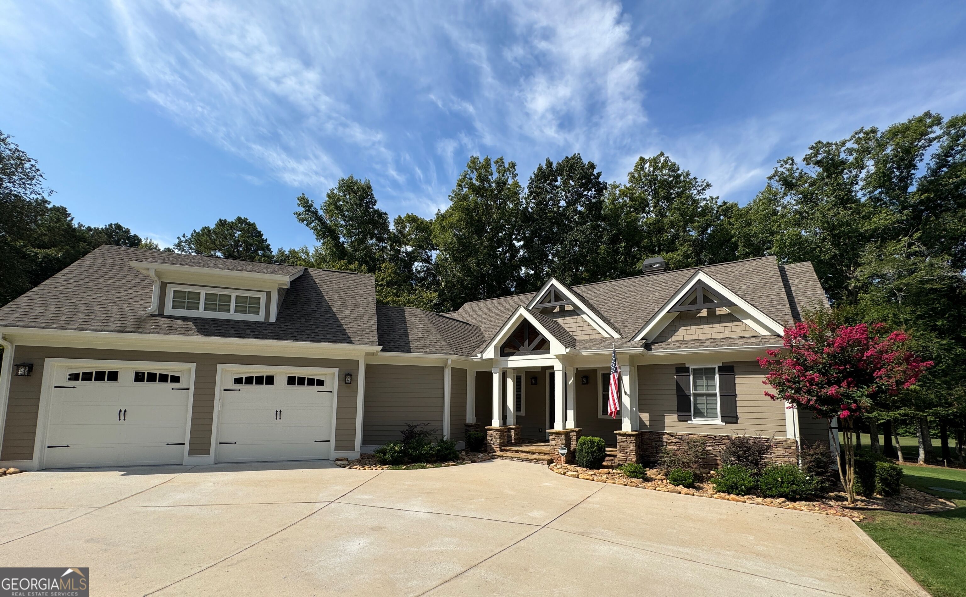 1821 Club Drive Property Photo 1