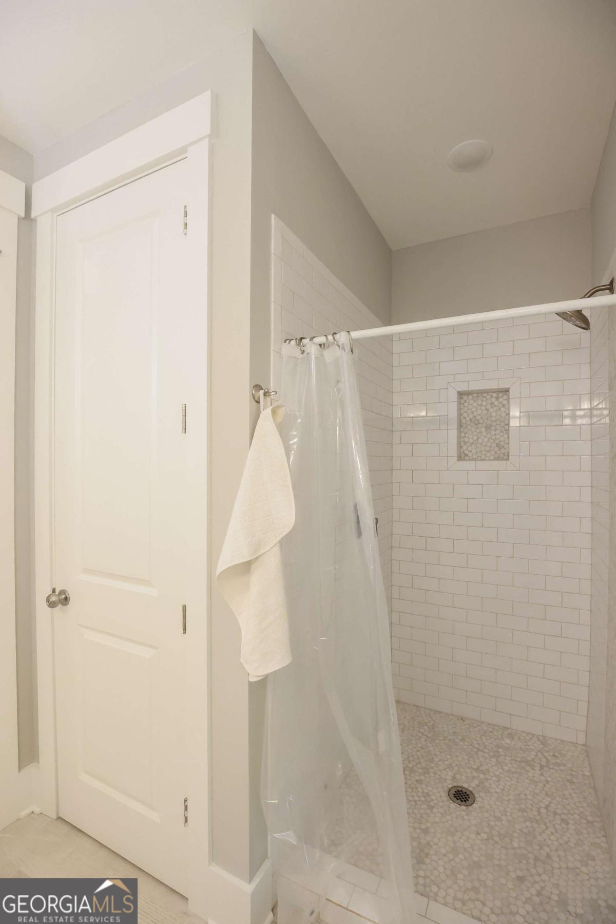 417 W 32nd Street Property Photo 13