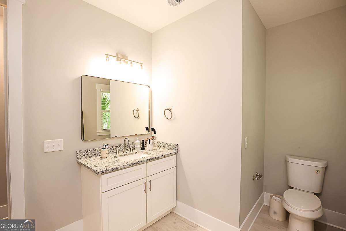 417 W 32nd Street Property Photo 22