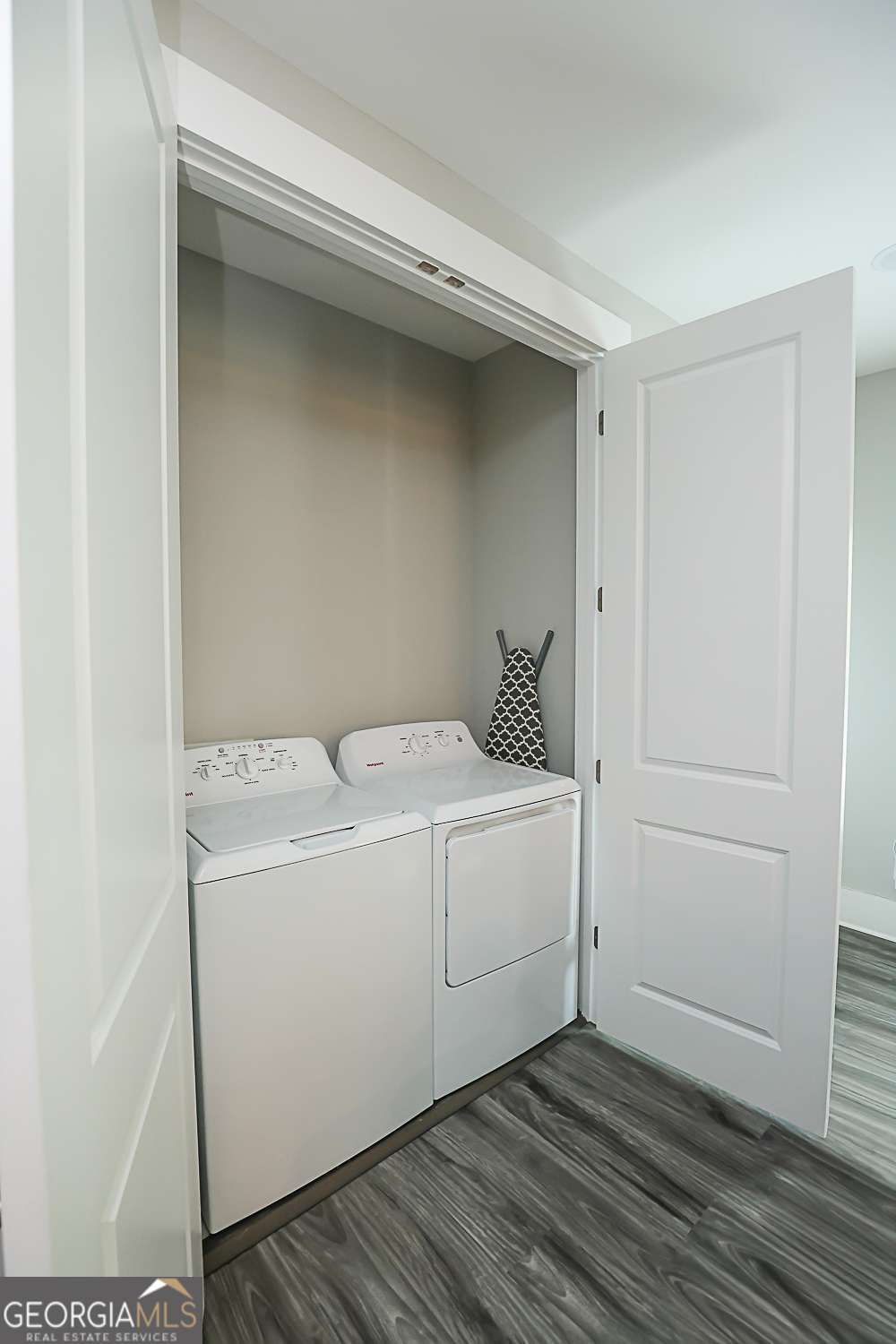 417 W 32nd Street Property Photo 24