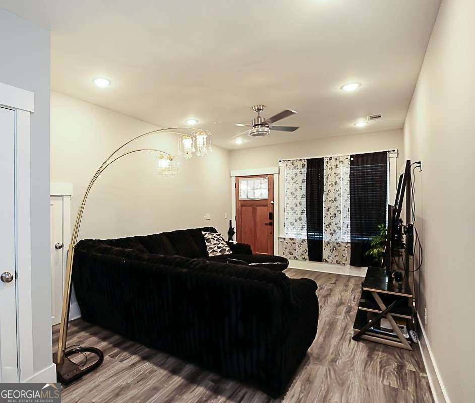 417 W 32nd Street Property Photo 28
