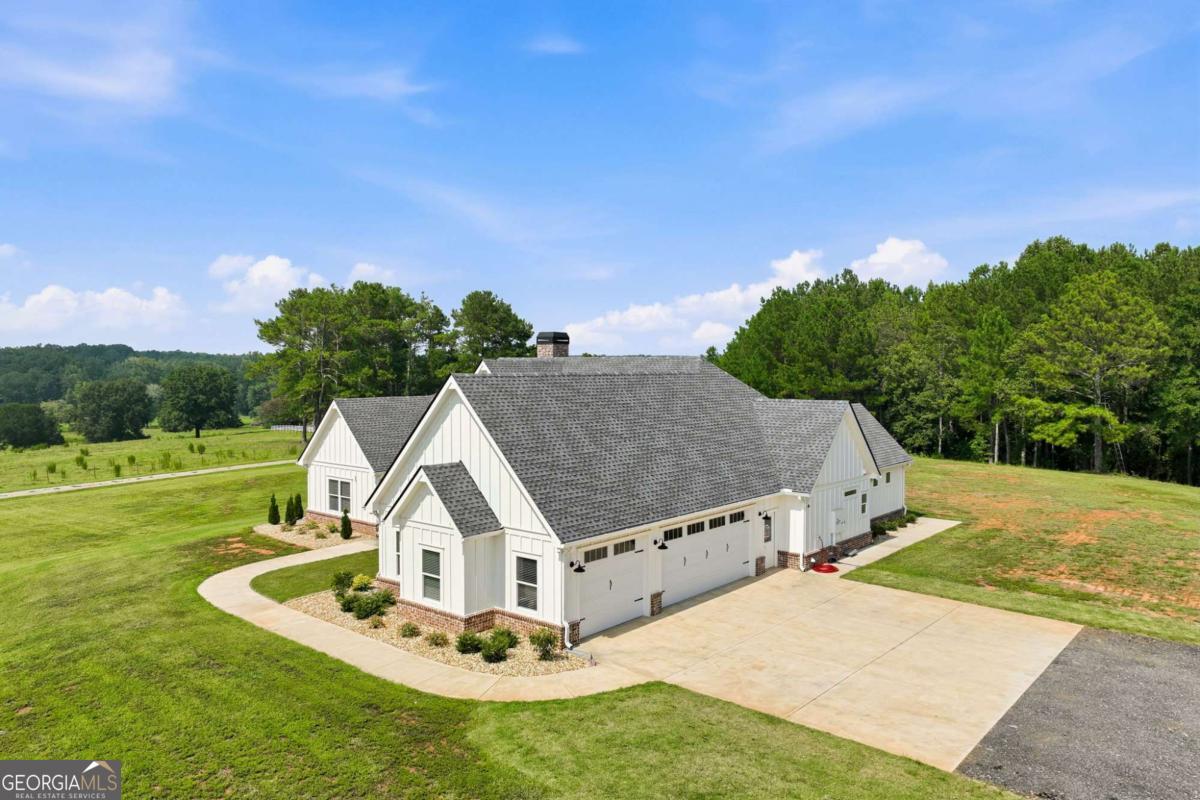 5631 Sandy Creek Road Property Photo 3