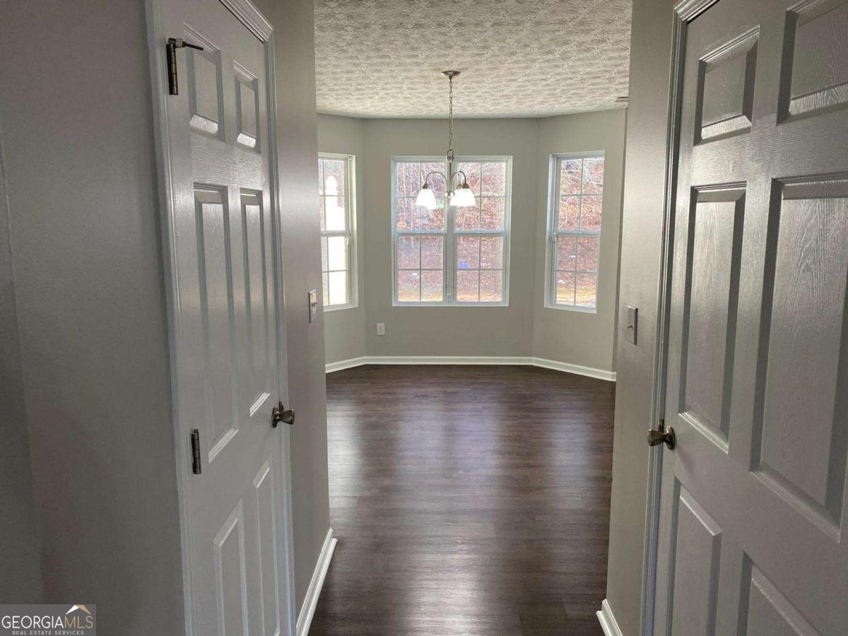 2752 Valley Green Drive Property Photo 2
