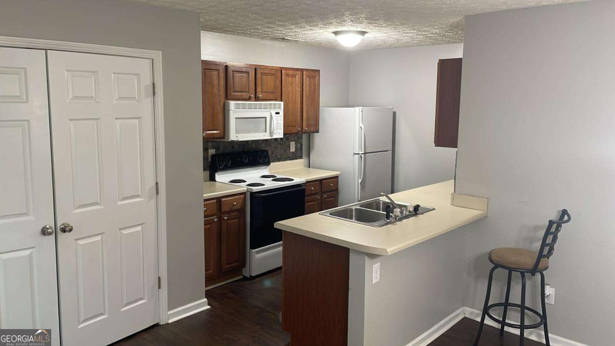 2752 Valley Green Drive Property Photo 5