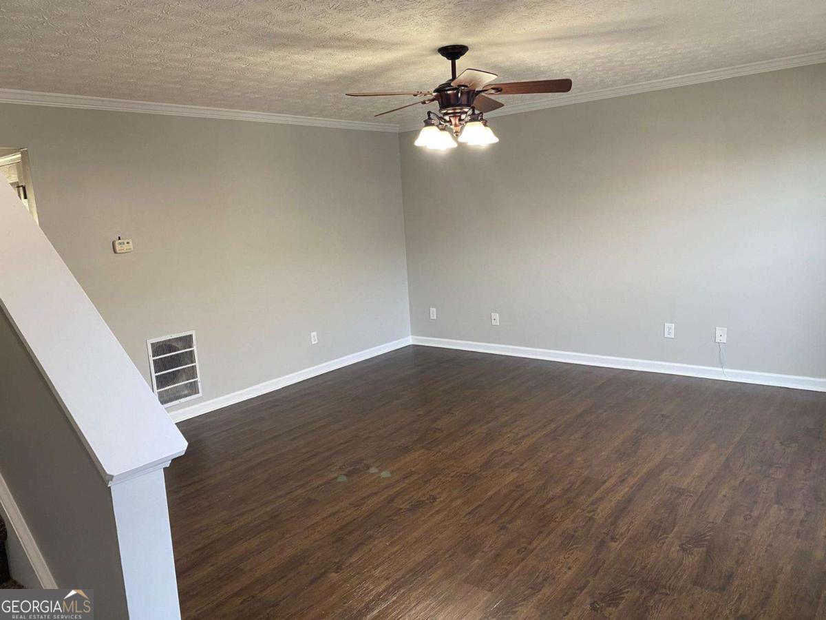 2752 Valley Green Drive Property Photo 8