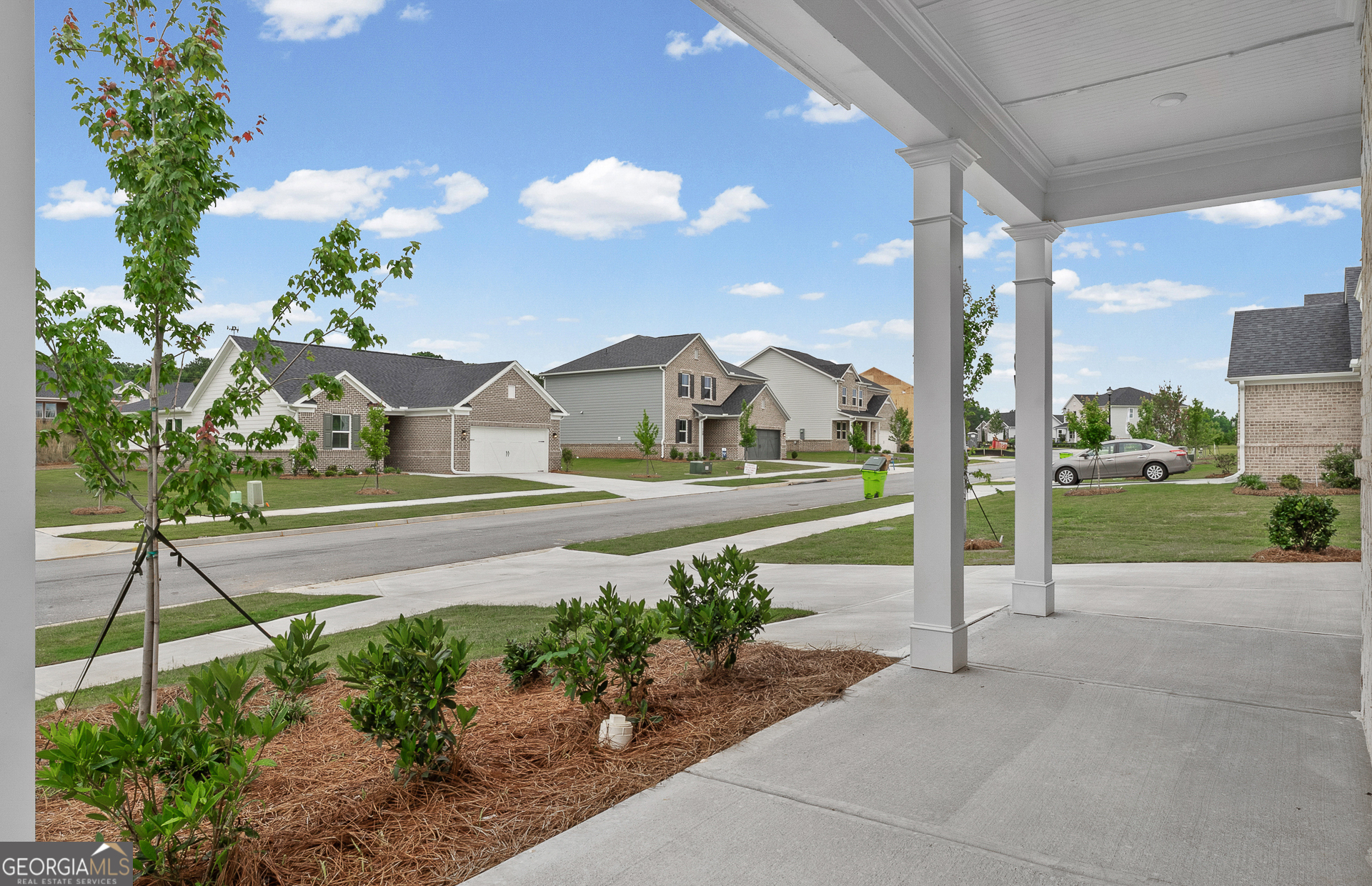137 Kenney Way Property Photo 4