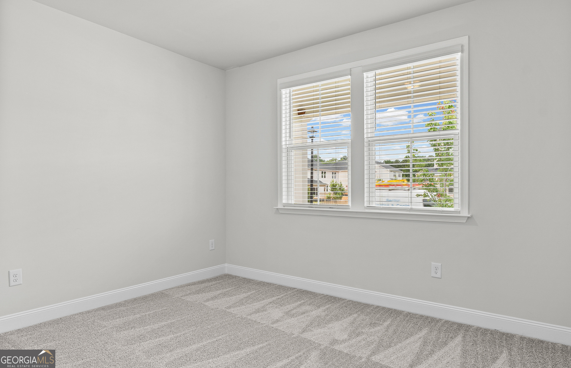 137 Kenney Way Property Photo 6