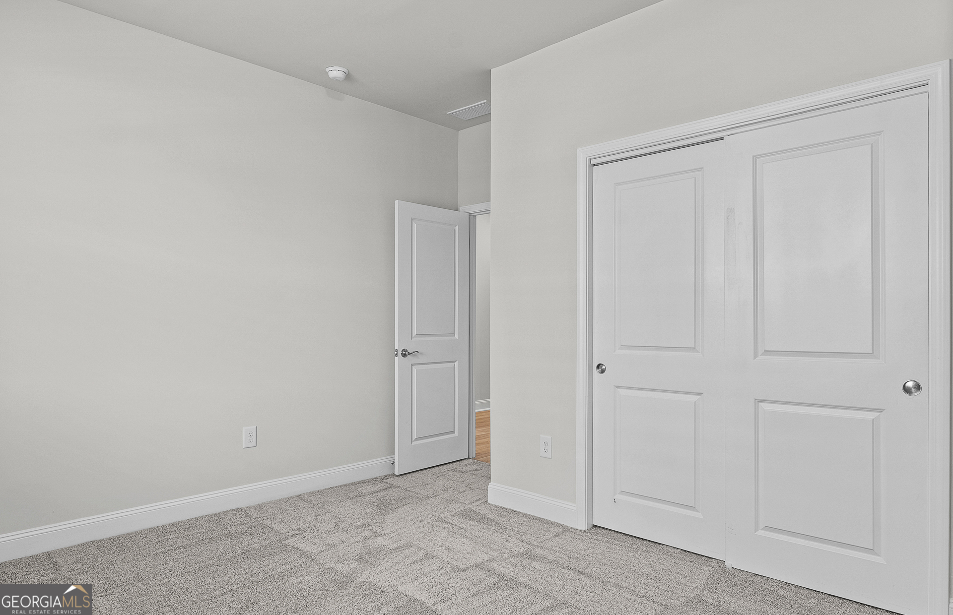 137 Kenney Way Property Photo 7
