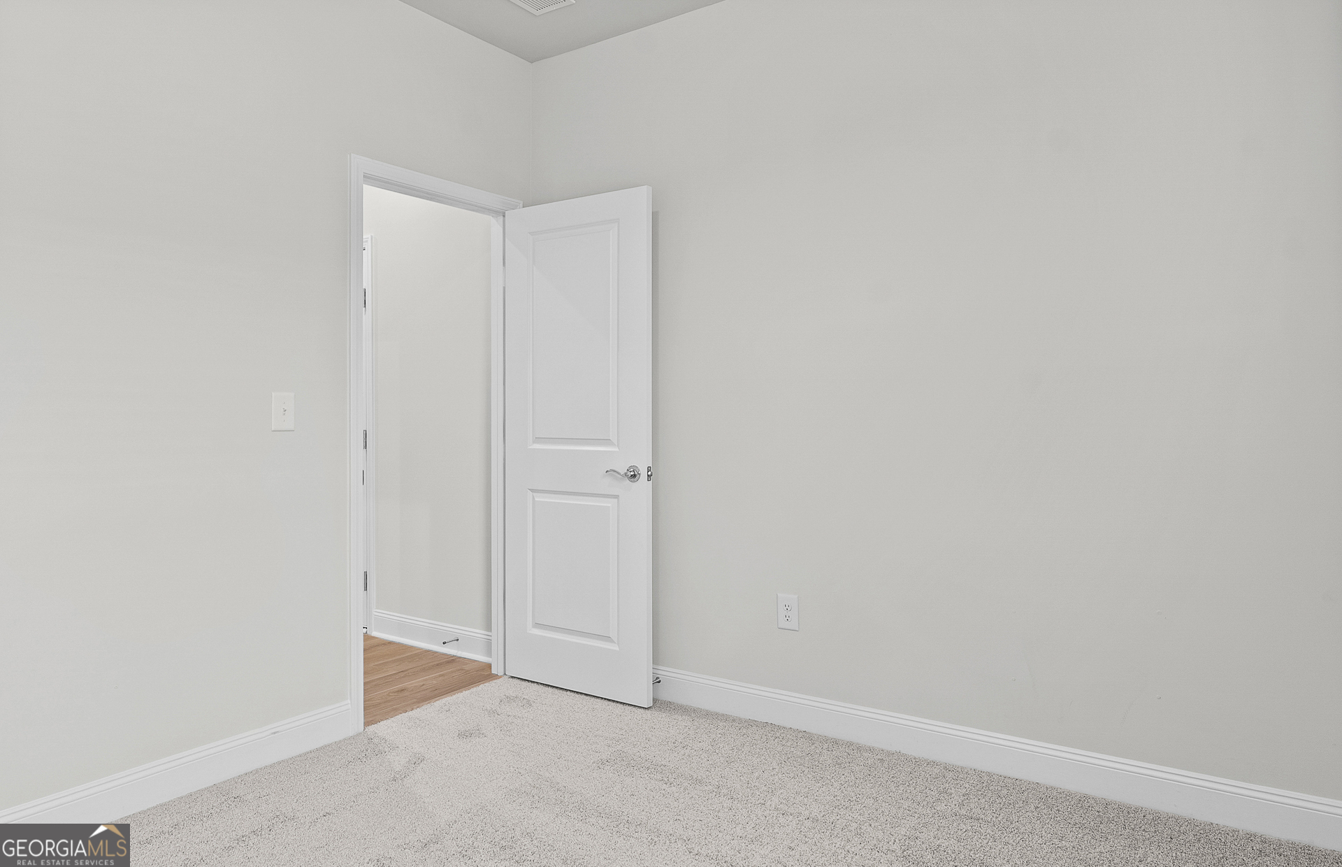 137 Kenney Way Property Photo 23