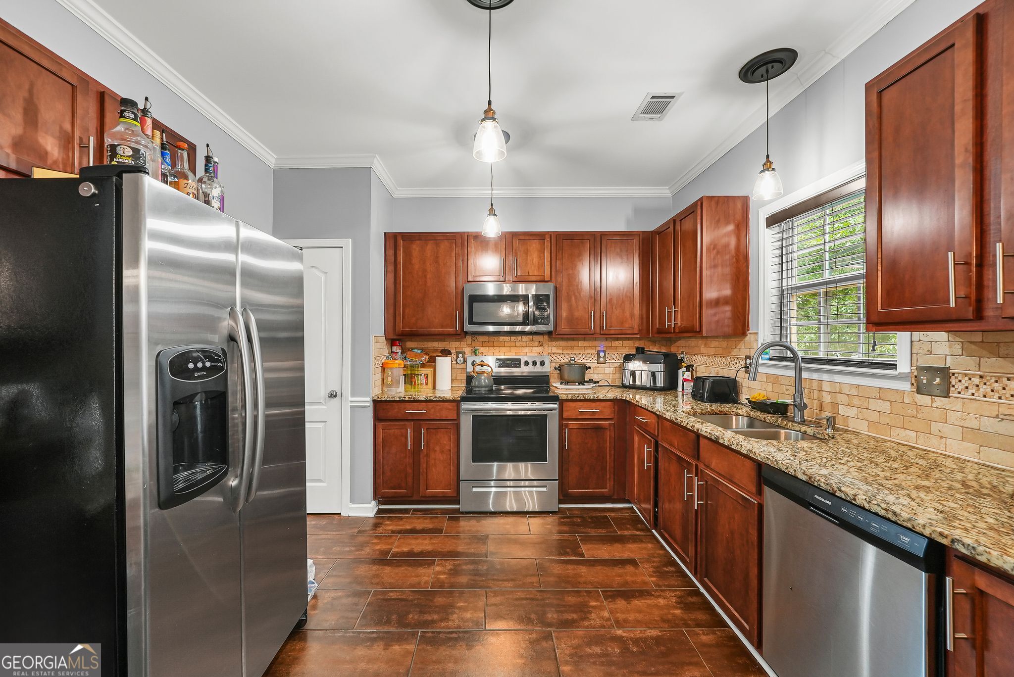 2432 Temple View Drive Property Photo 18