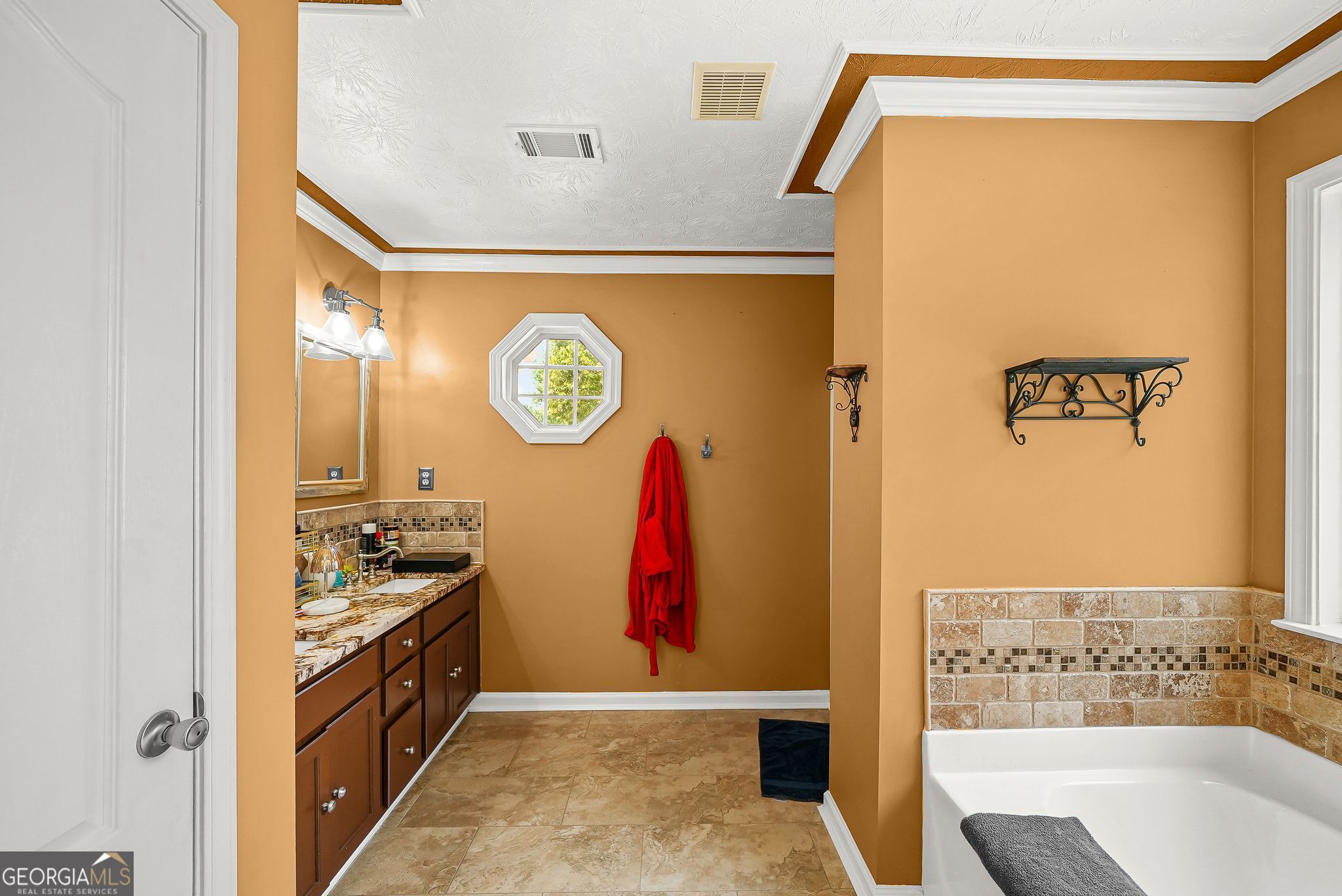 2432 Temple View Drive Property Photo 24