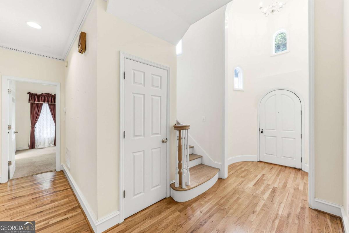 372 Woodhaven Drive Property Photo 6