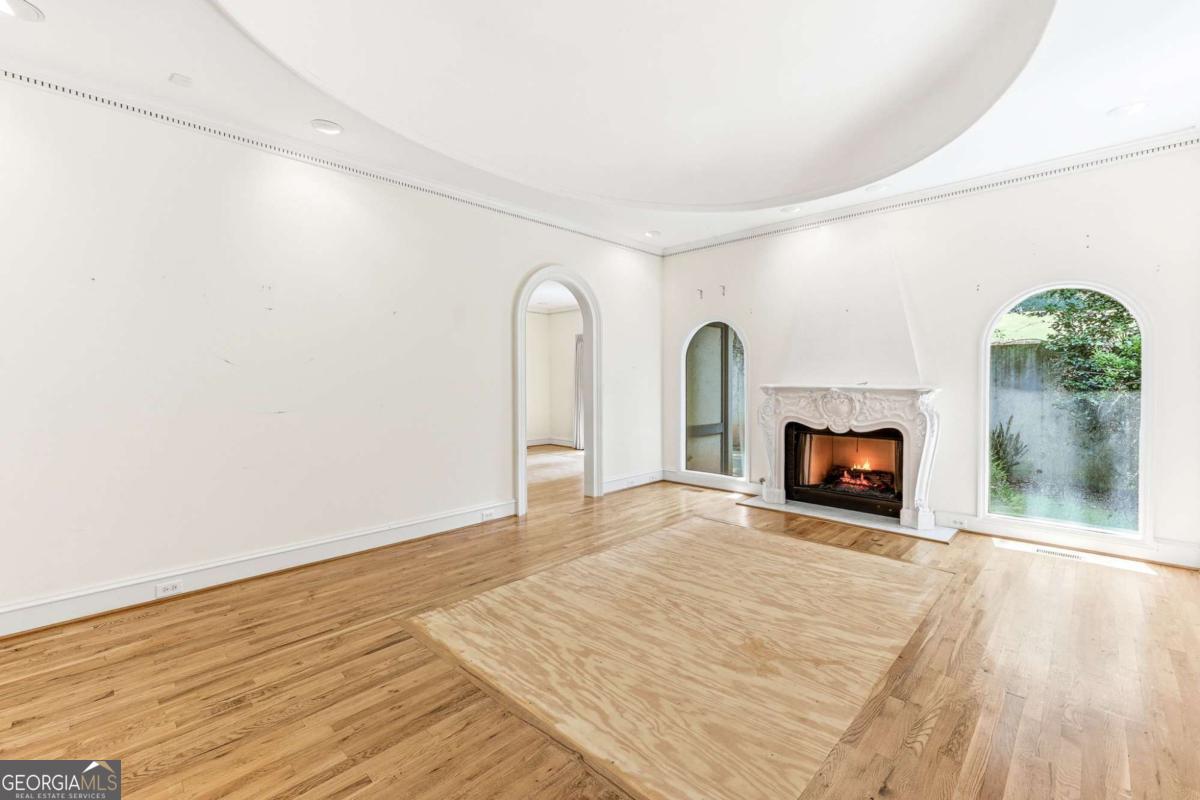 372 Woodhaven Drive Property Photo 8