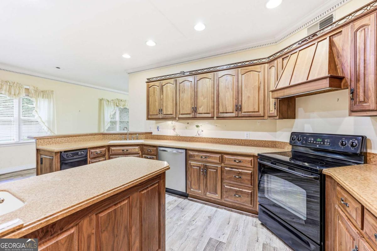 372 Woodhaven Drive Property Photo 12