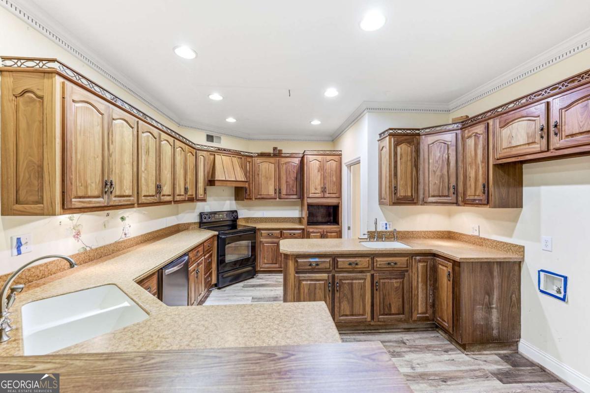 372 Woodhaven Drive Property Photo 14