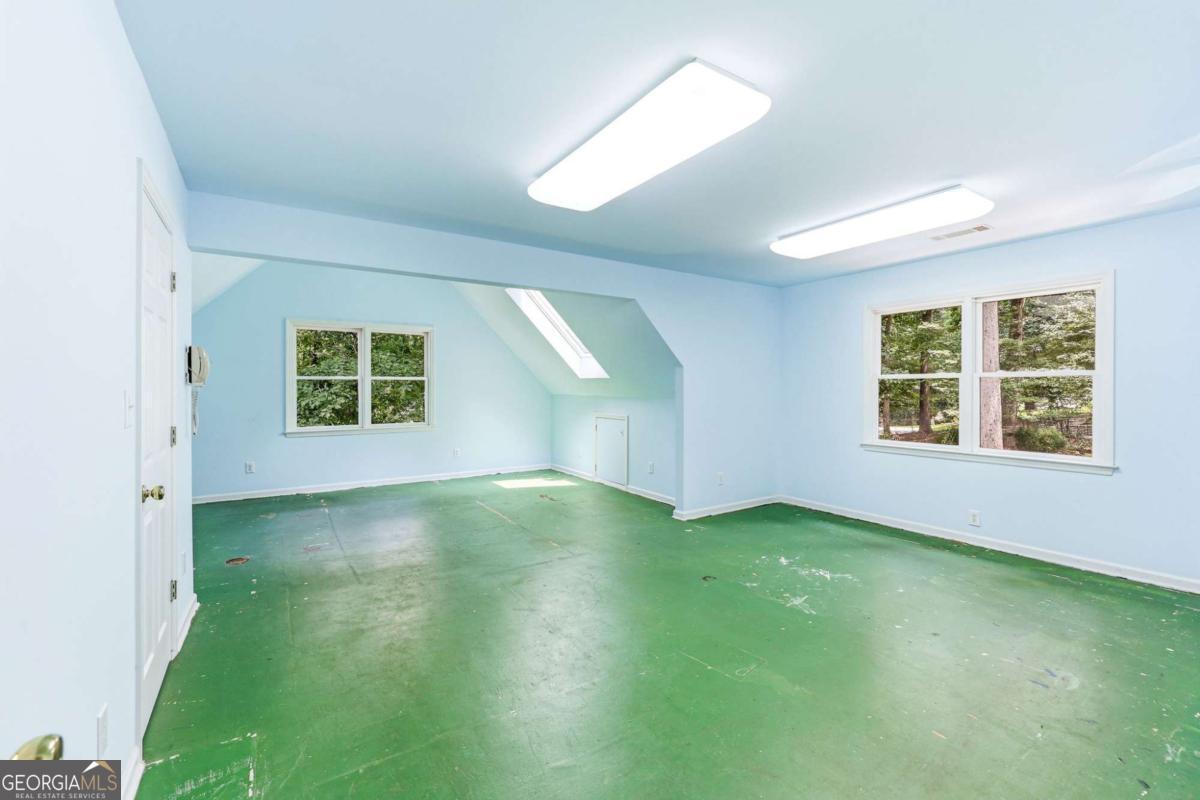 372 Woodhaven Drive Property Photo 30